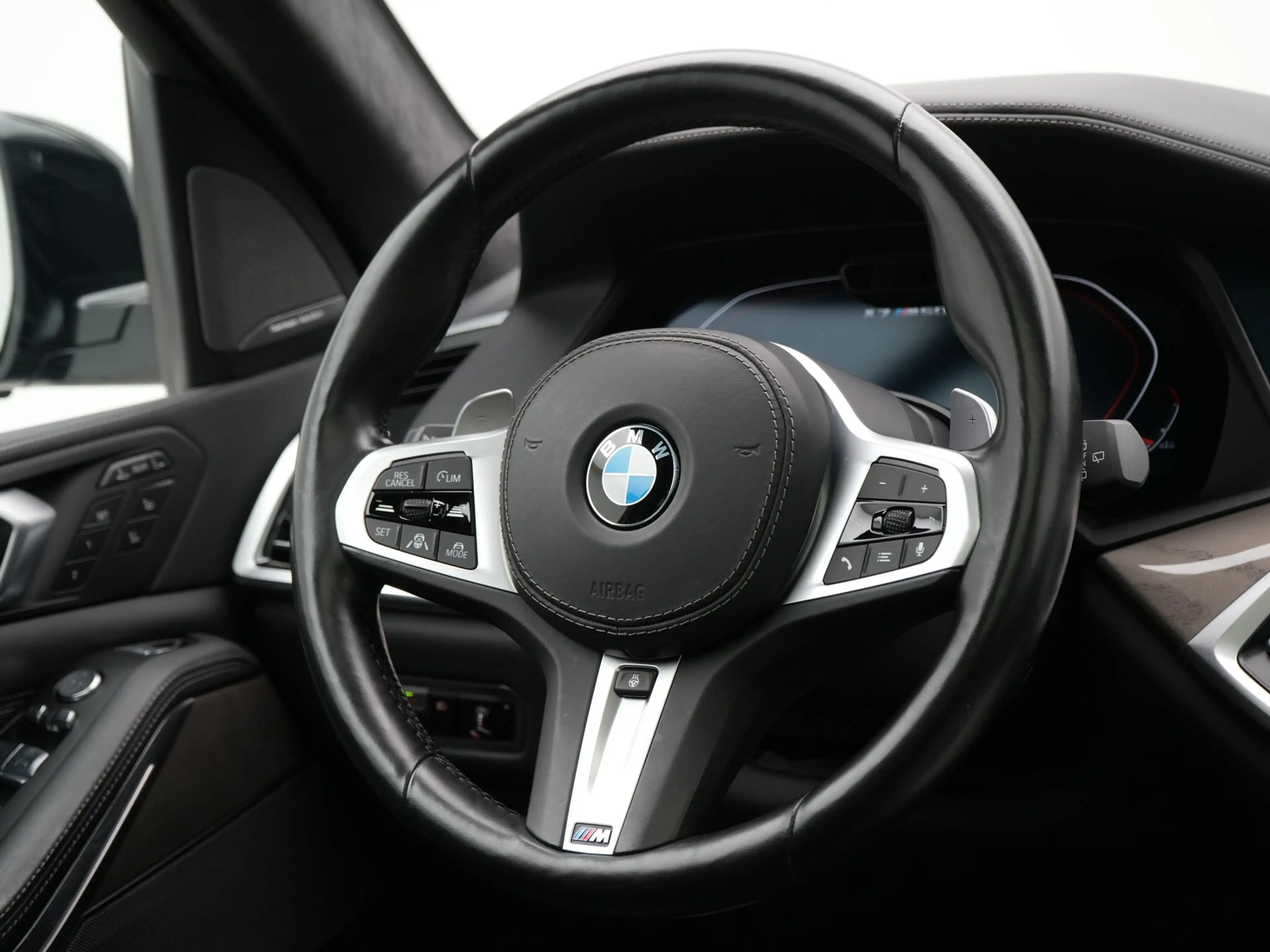 BMW X7 M50i High Executive — photo 2