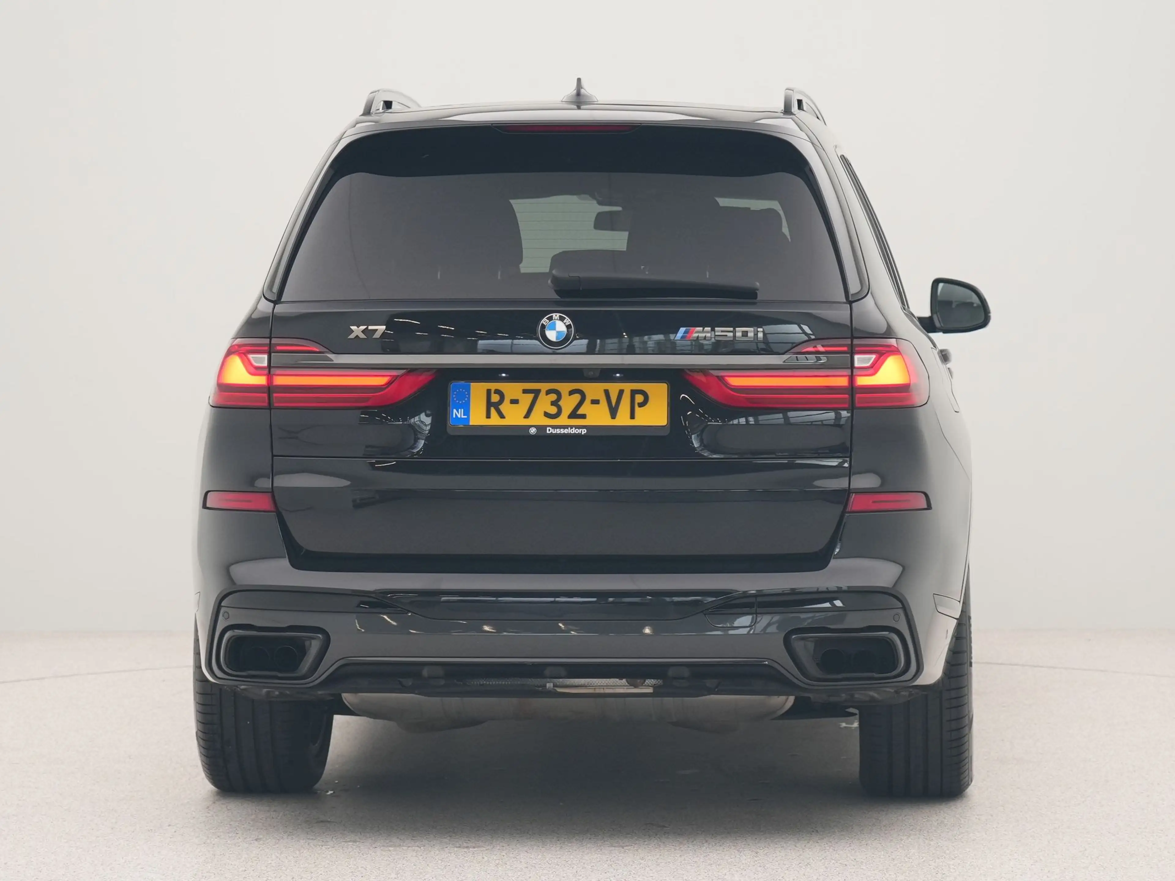 BMW X7 M50i High Executive — photo 10