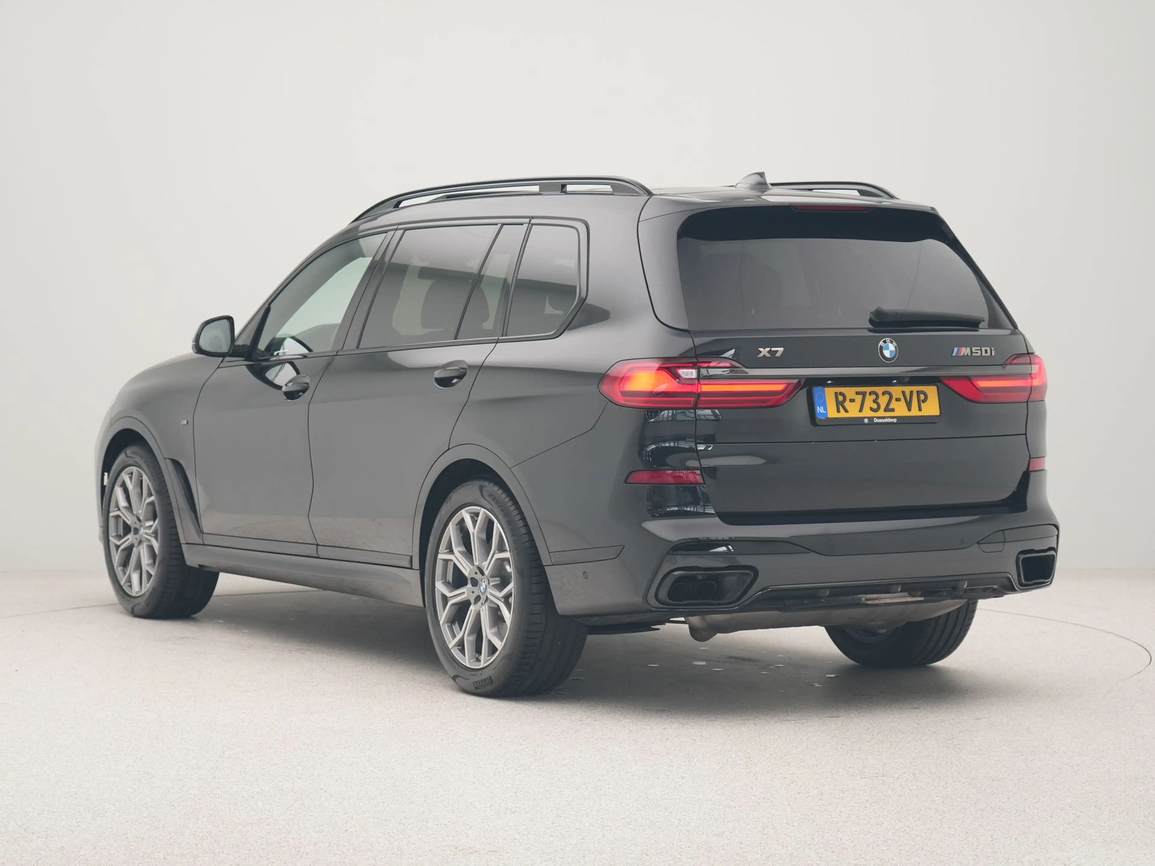 BMW X7 M50i High Executive — photo 11