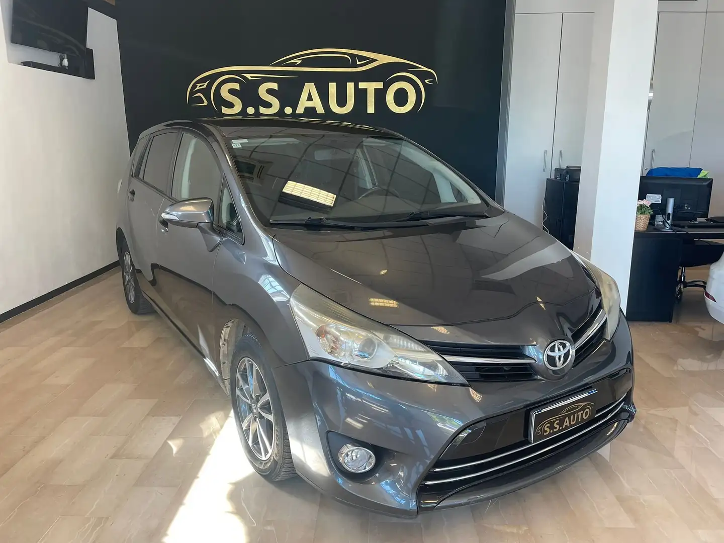 Toyota Verso verso1.6 d-4d Style 7 POSTI Szürke - 1