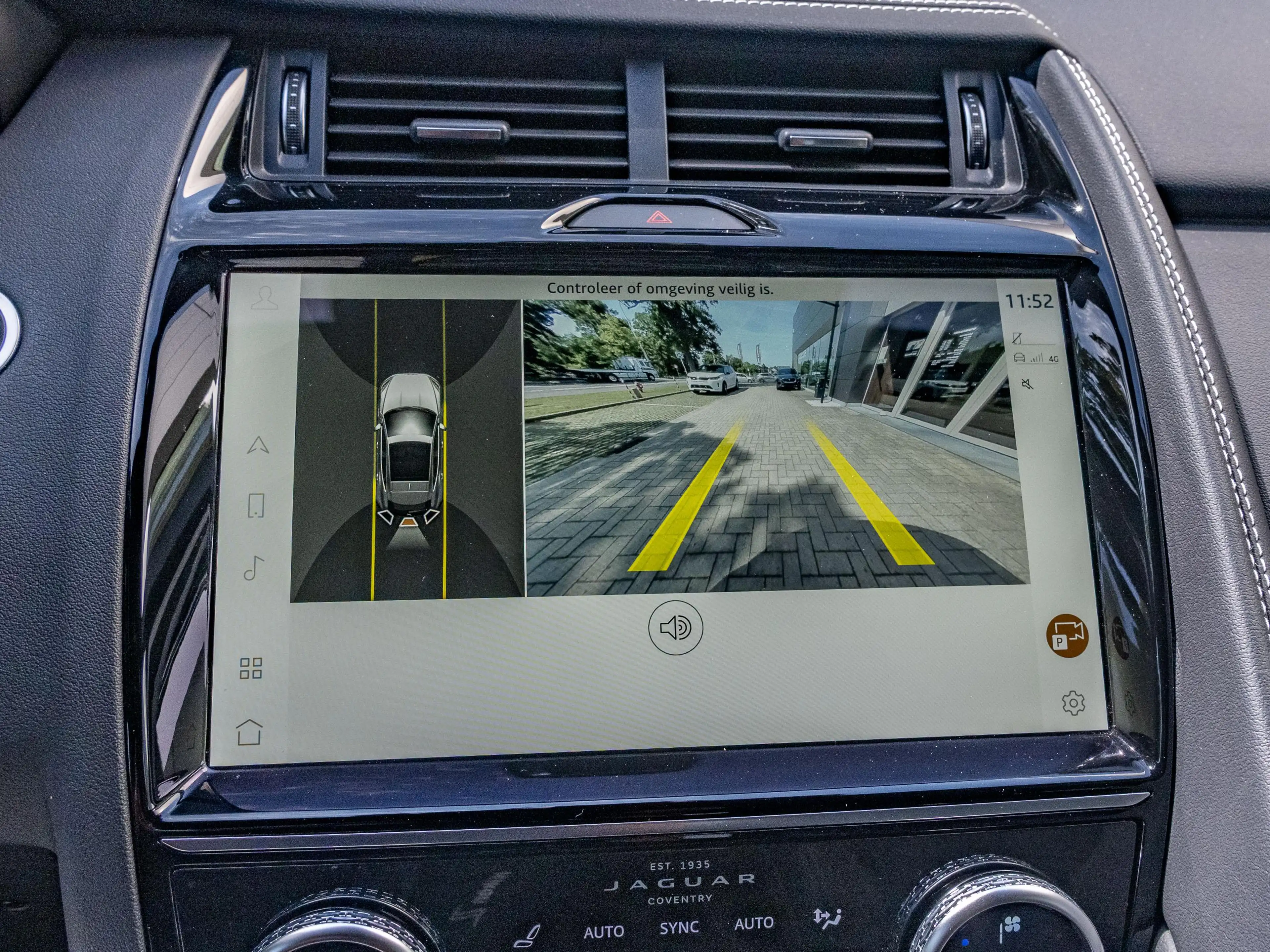 Jaguar E-Pace P300e R-Dynamic HSE Memory | Carplay | Blind Spot — photo 11