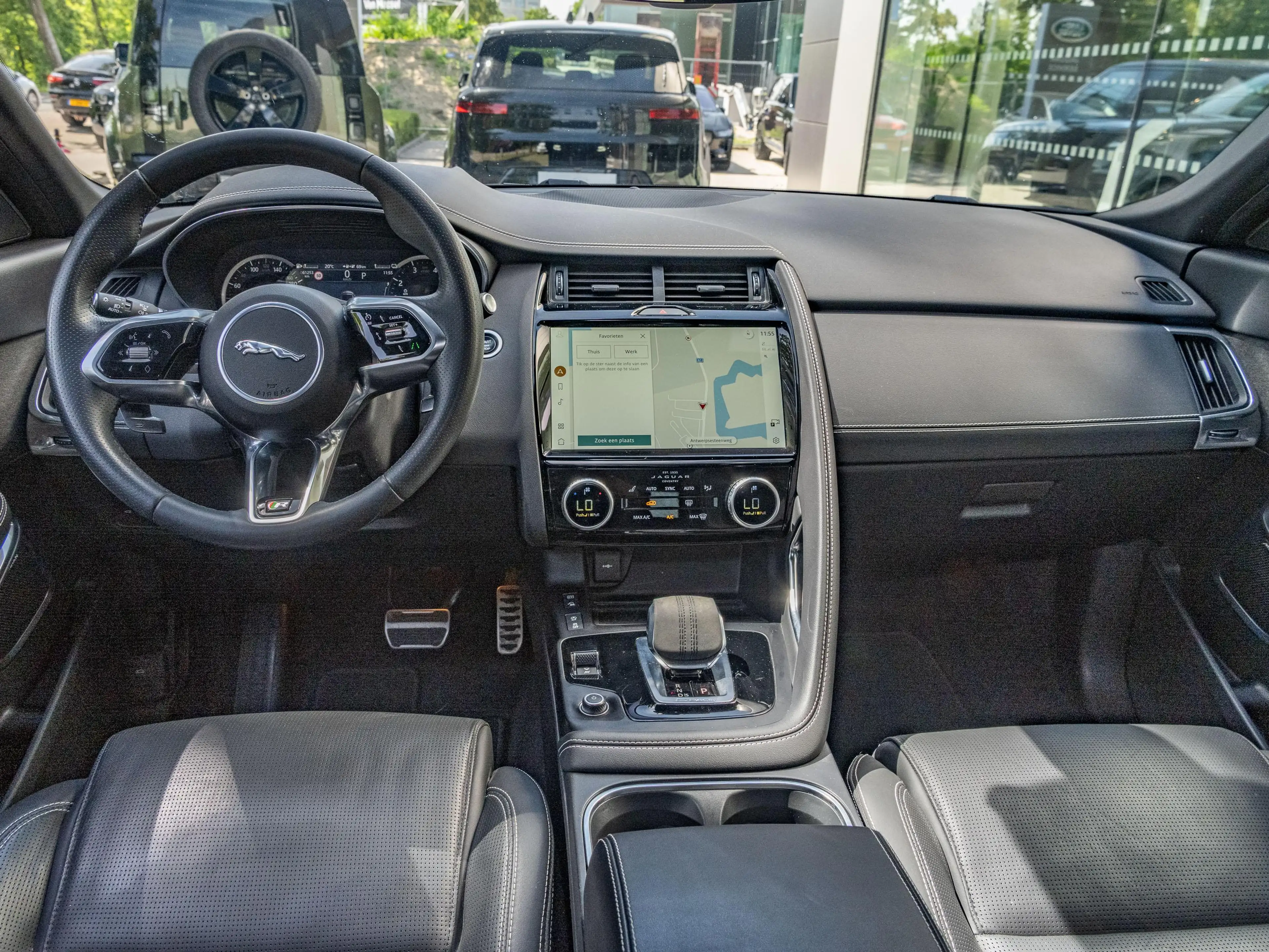 Jaguar E-Pace P300e R-Dynamic HSE Memory | Carplay | Blind Spot — photo 9