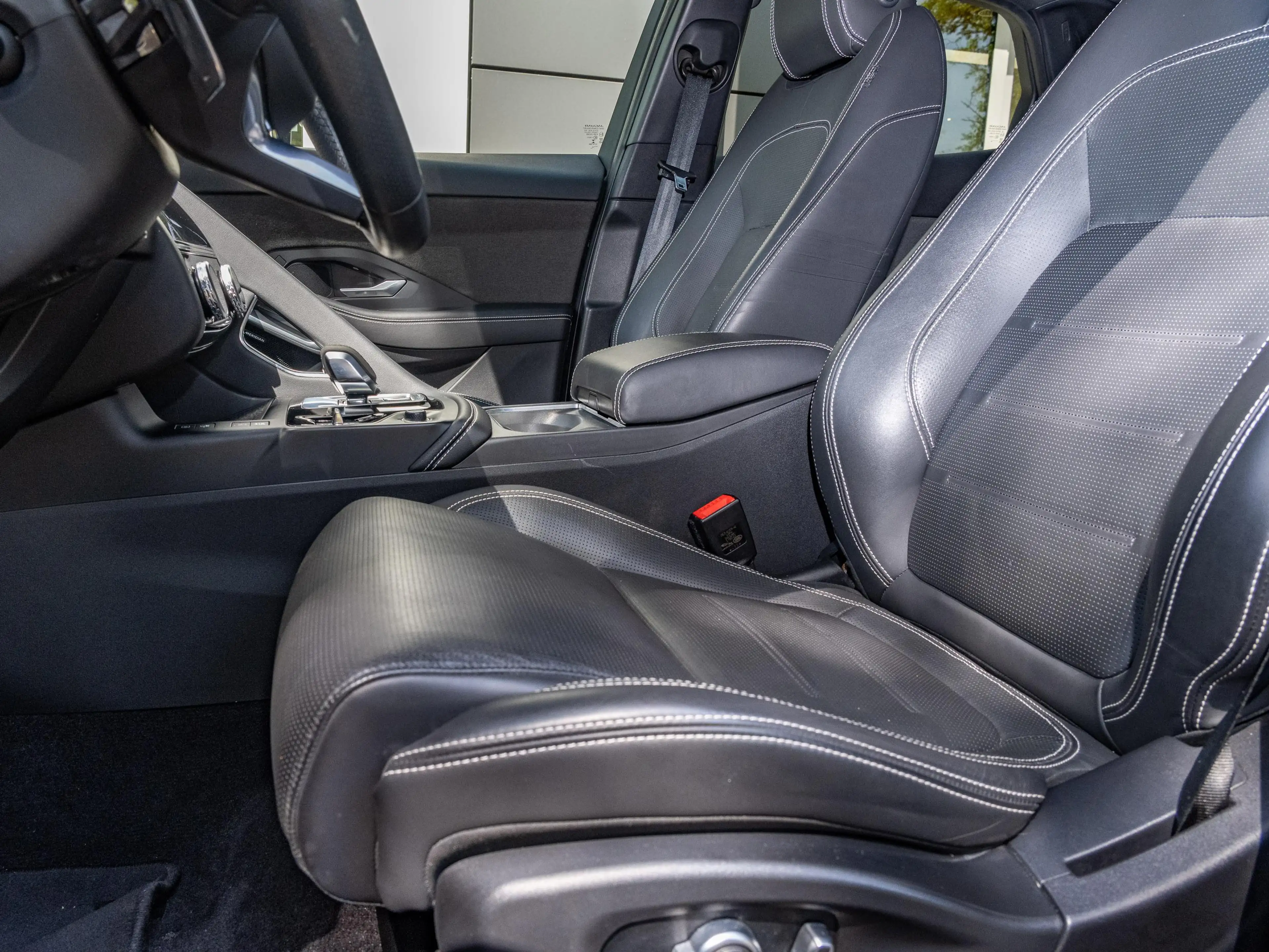 Jaguar E-Pace P300e R-Dynamic HSE Memory | Carplay | Blind Spot — photo 15