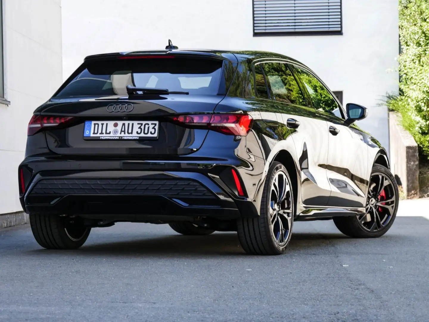 Audi A3 45 TFSI e S-Line AHK Matrix-LED Schwarz - 2