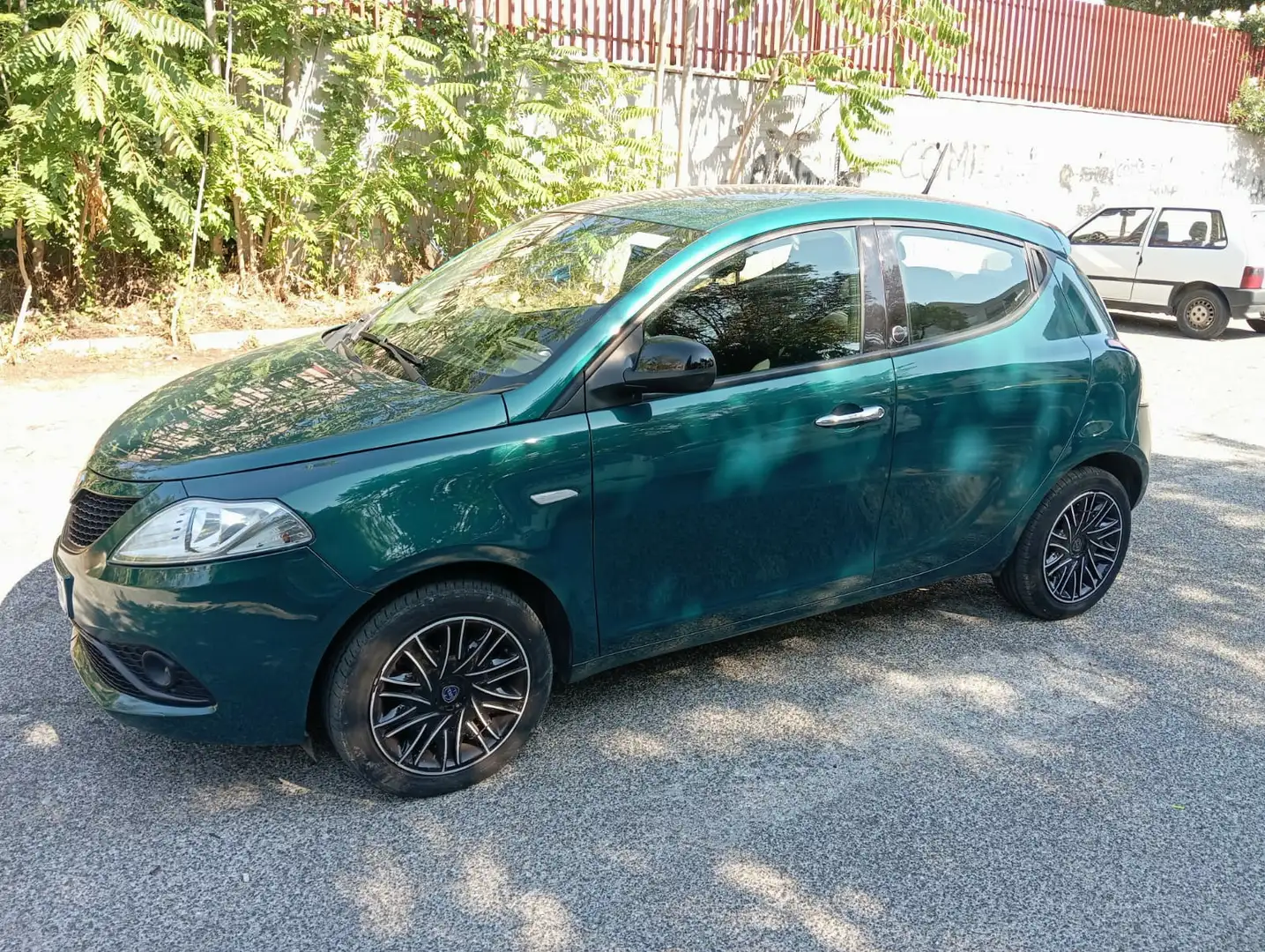 Lancia Ypsilon Ypsilon III 2015 1.2 MonogRam Gpl 69cv Grün - 2