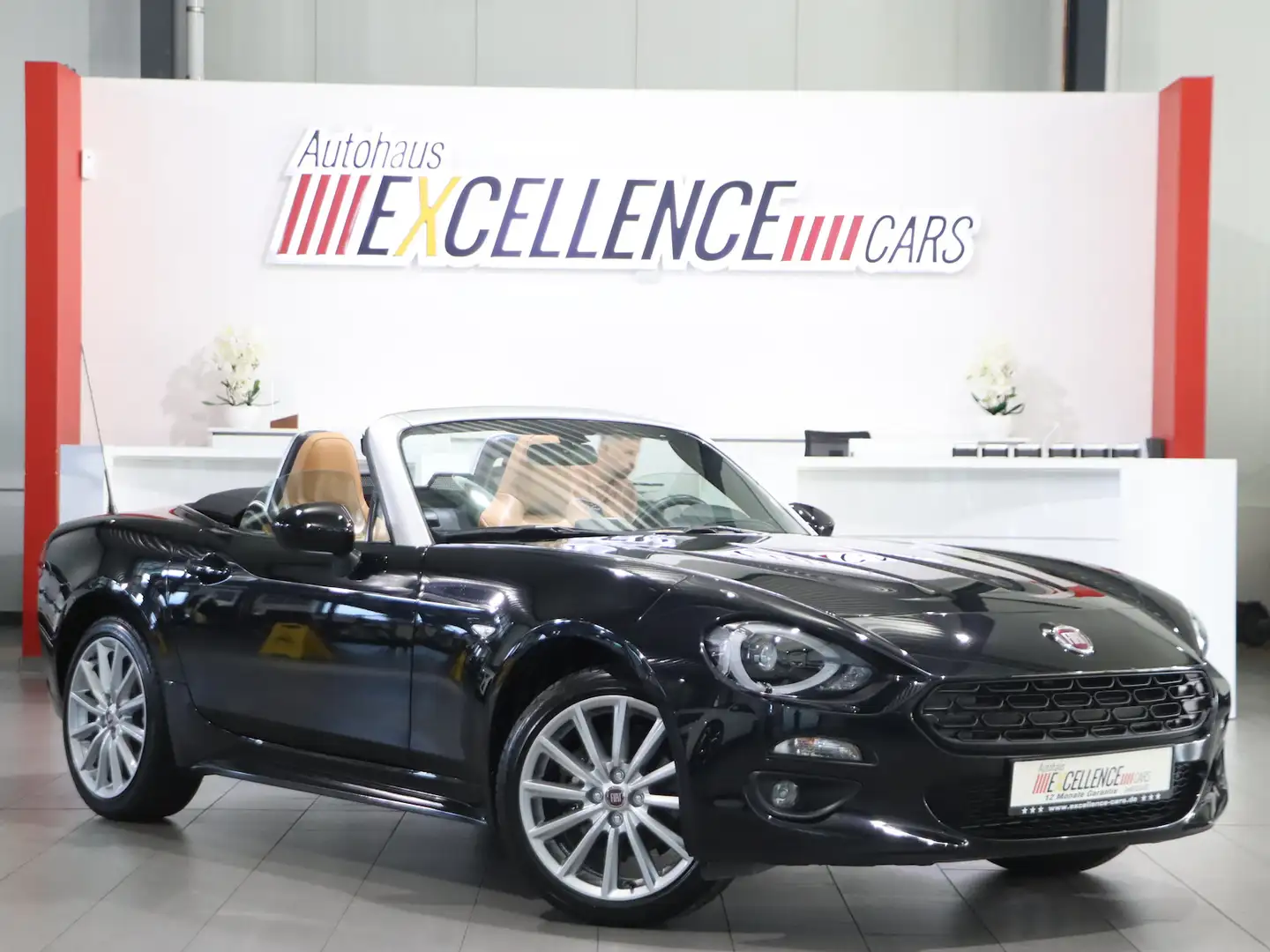 Fiat 124 Spider LUSSO BLACK & BROWN / LED,NAVI+KAMERA Schwarz - 1