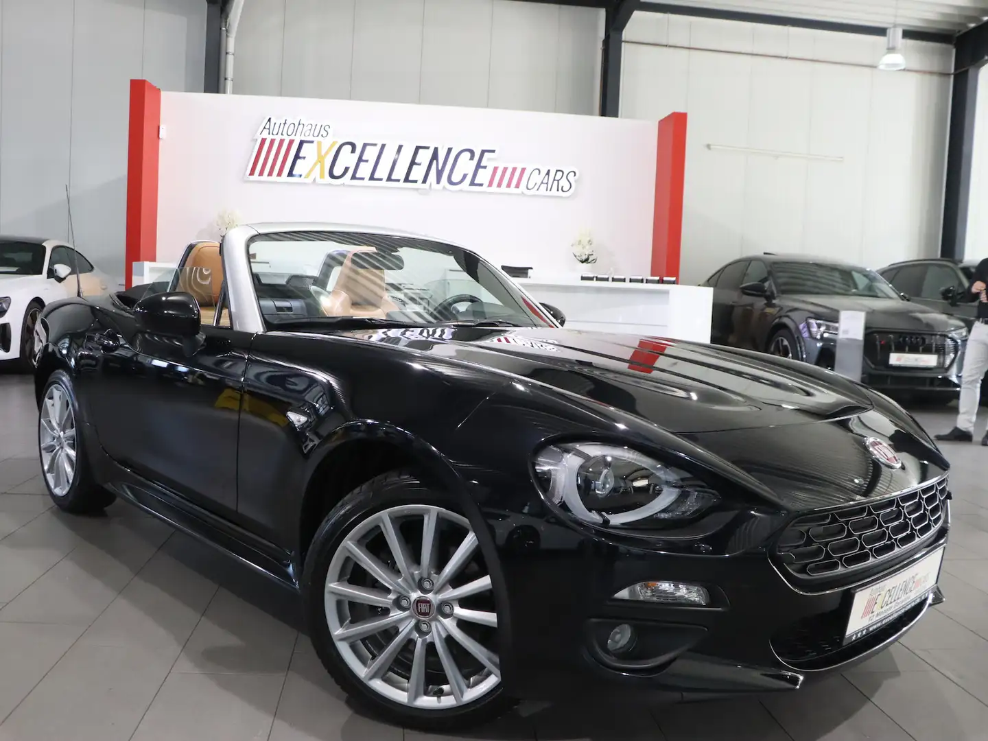 Fiat 124 Spider LUSSO BLACK & BROWN / LED,NAVI+KAMERA Schwarz - 2