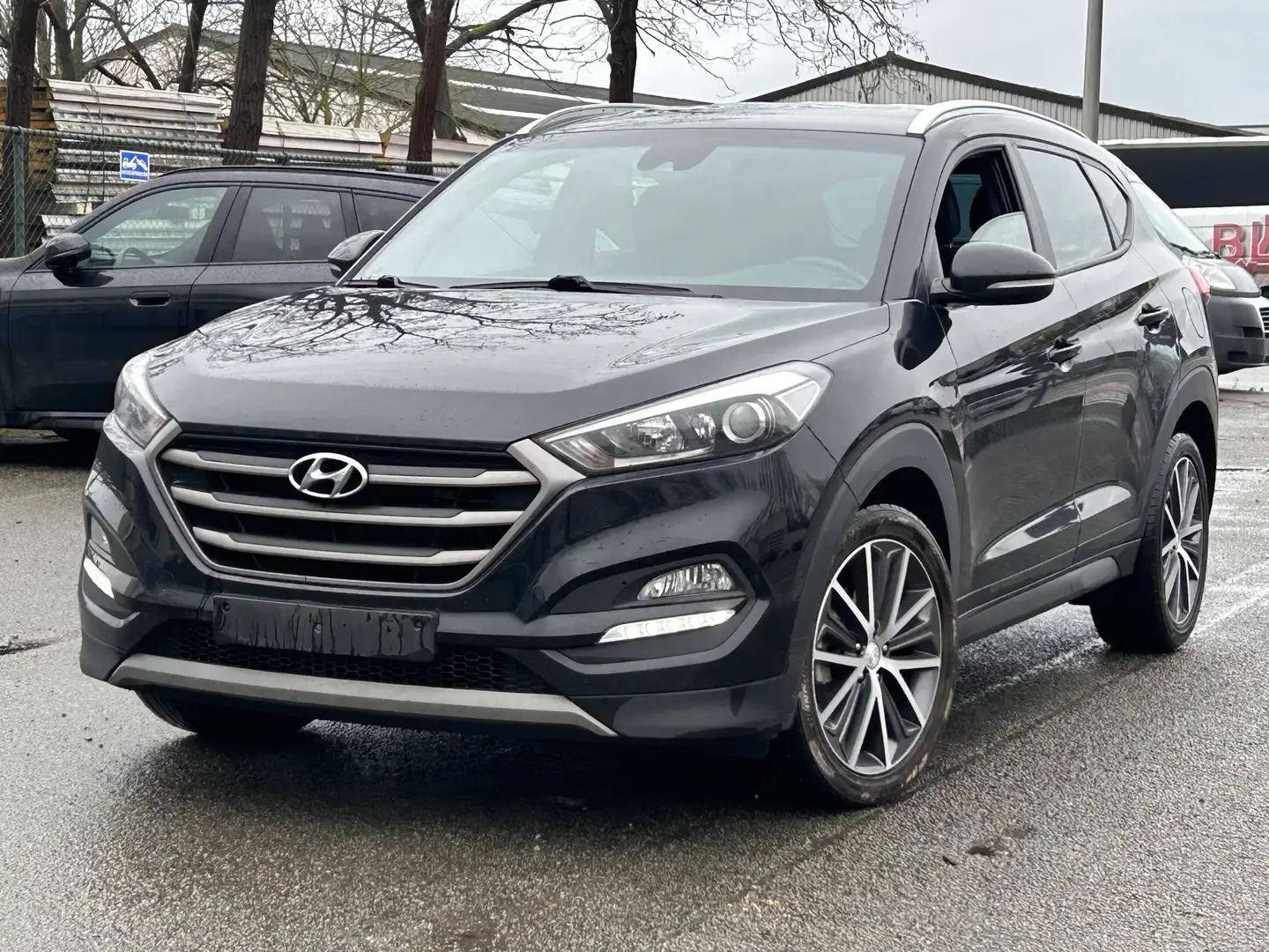 Hyundai TUCSON 1.7CRDI BD Kosmo 4x2 DCT Zwart - 1