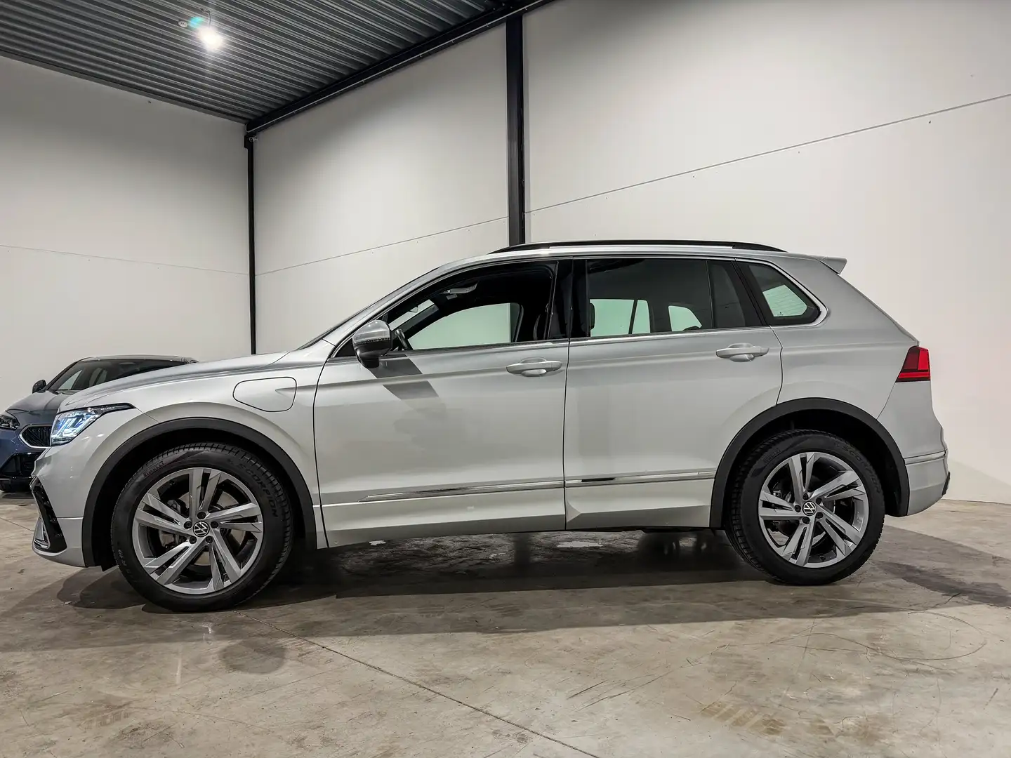 Volkswagen Tiguan eHybrid | R-Line | AppConnect Zilver - 2