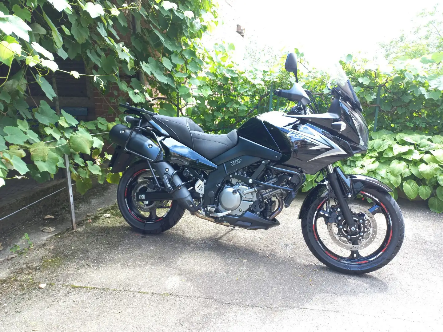 Suzuki V-Strom 650 Schwarz - 2