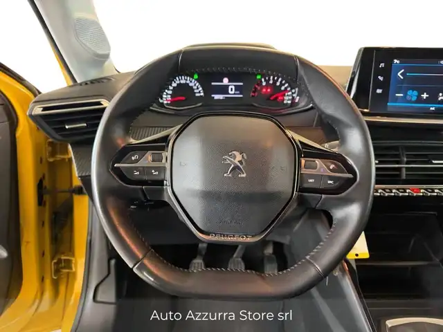 Peugeot 208 view 9