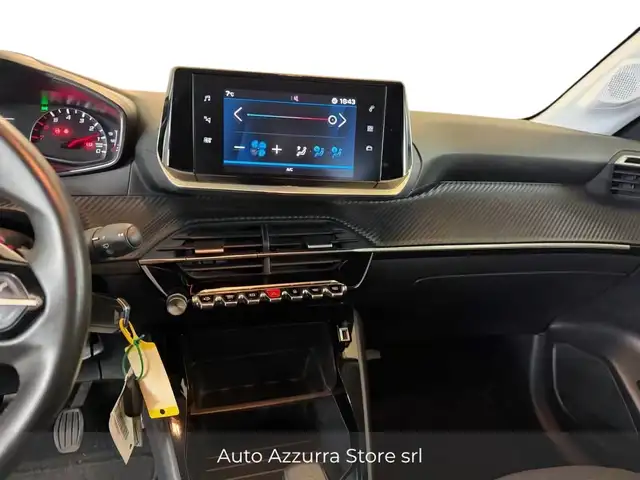 Peugeot 208 view 11