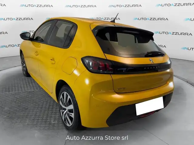 Peugeot 208 view 3