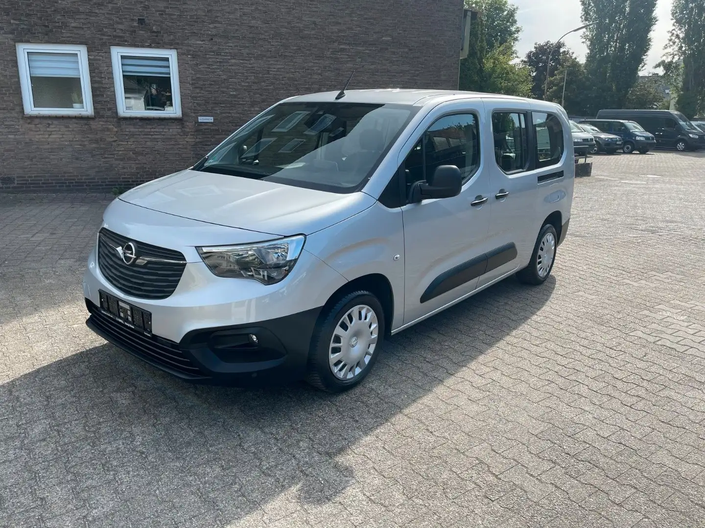 Opel Combo Life XL 1.5 75kW * Klimaaut. * Navi * PDC Stříbrná - 1
