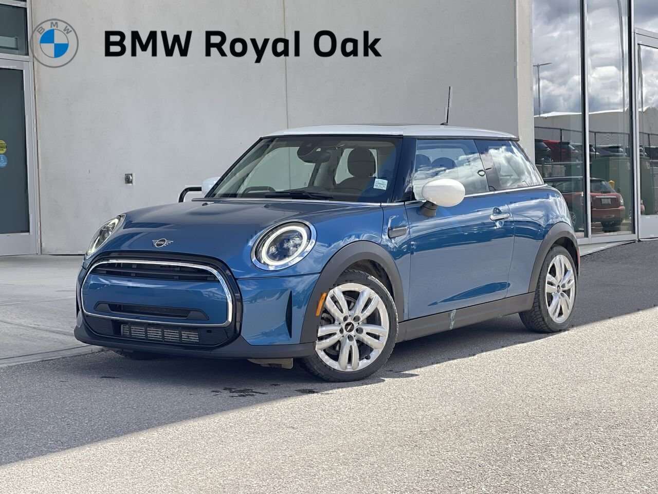 2022 MINI 3 Door Cooper, LOW KM's, Heated Seats Sunroof | Apple Car