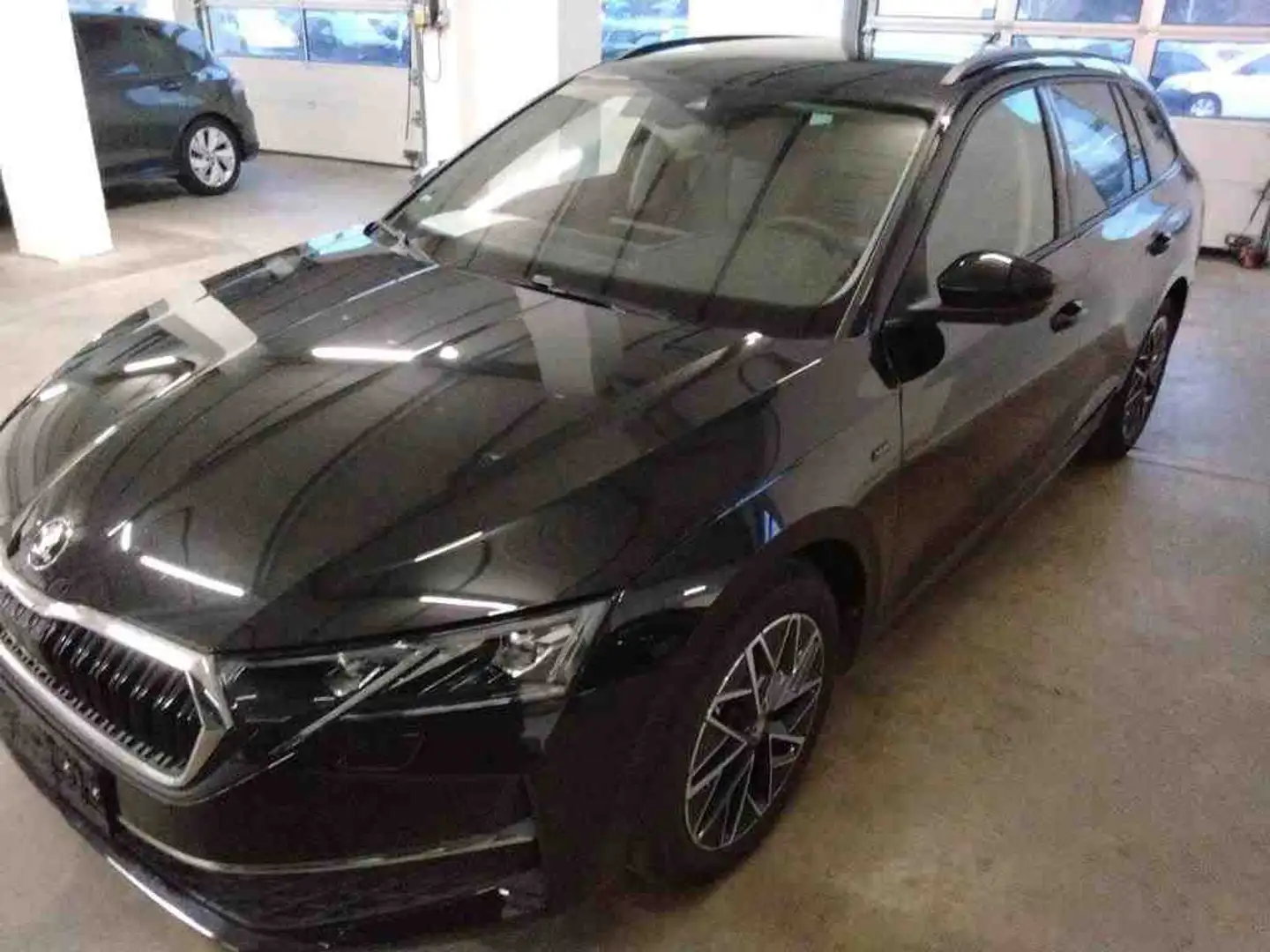 Skoda Octavia Combi Matrix AHK ACC 2.0 TDI 110 kW Tour Schwarz - 1