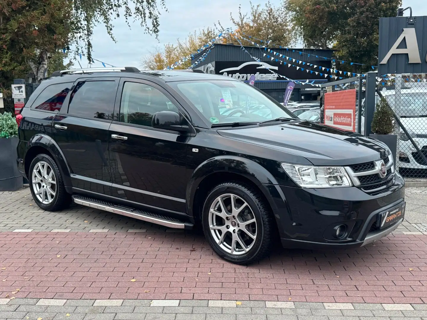 Fiat Freemont Lounge AWD Aut.*Leder*Nav*7Sitze*Alpine Schwarz - 1