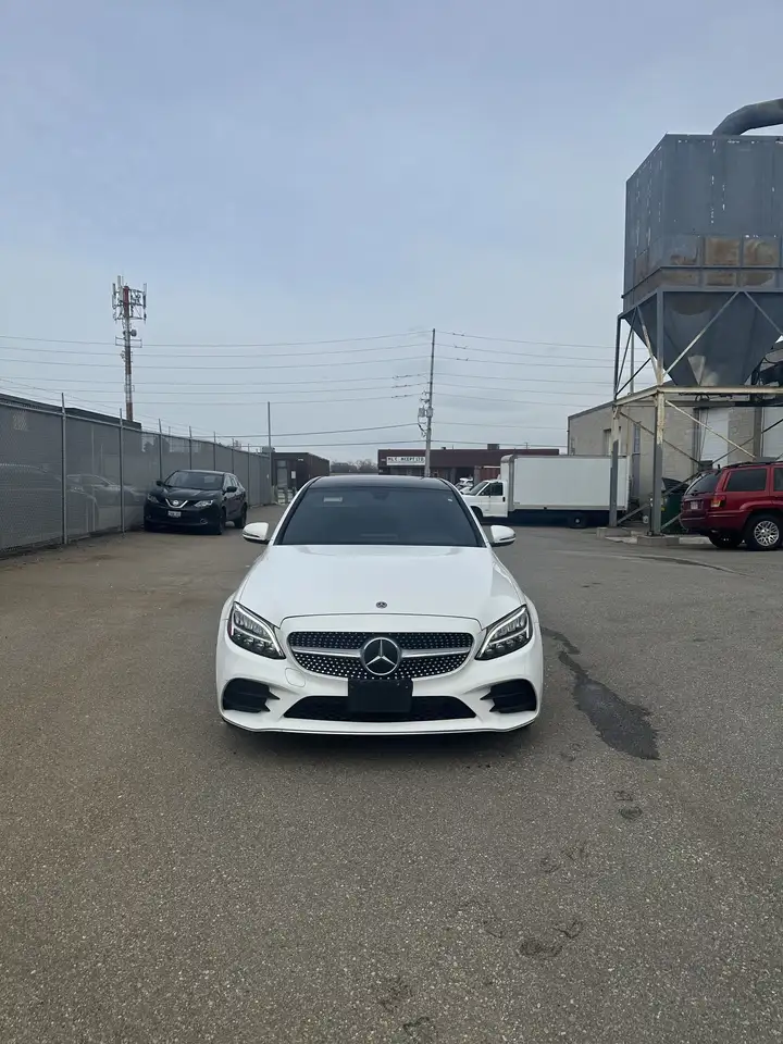 Mercedes-Benz C-Class снимка Mercedes-Benz C-Class