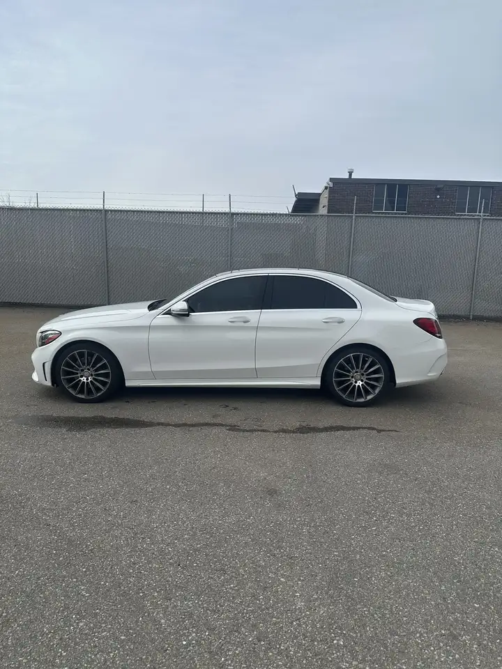 Mercedes-Benz C-Class снимка Mercedes-Benz C-Class