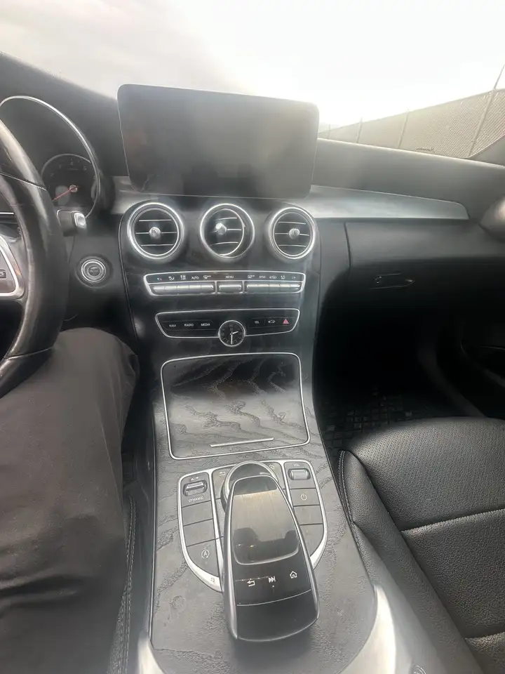 Mercedes-Benz C-Class снимка Mercedes-Benz C-Class