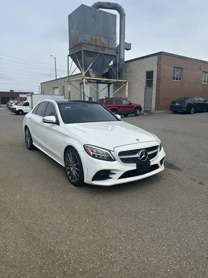 Mercedes-Benz C-Class снимка Mercedes-Benz C-Class