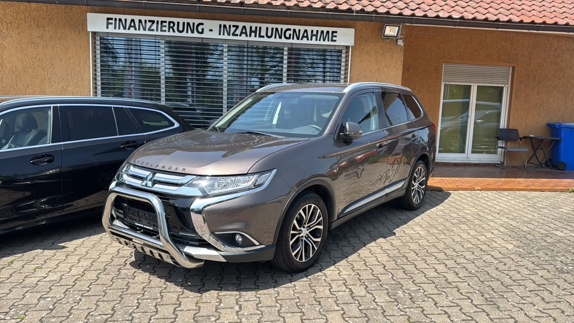 Mitsubishi Outlander Plus 4WD 7-Sitz+AHK+TEMP+SHZ+ Braun - 1