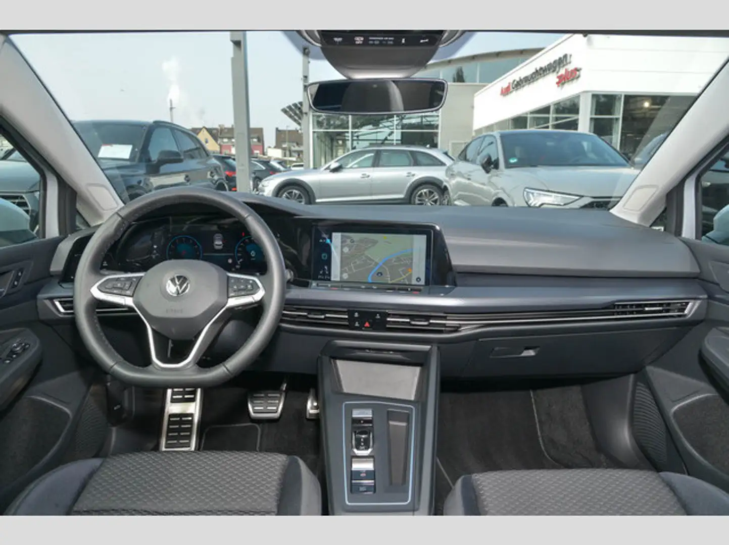 Volkswagen Golf VIII United 1.0 eTSI DSG Navi ACC DAB Grau - 2