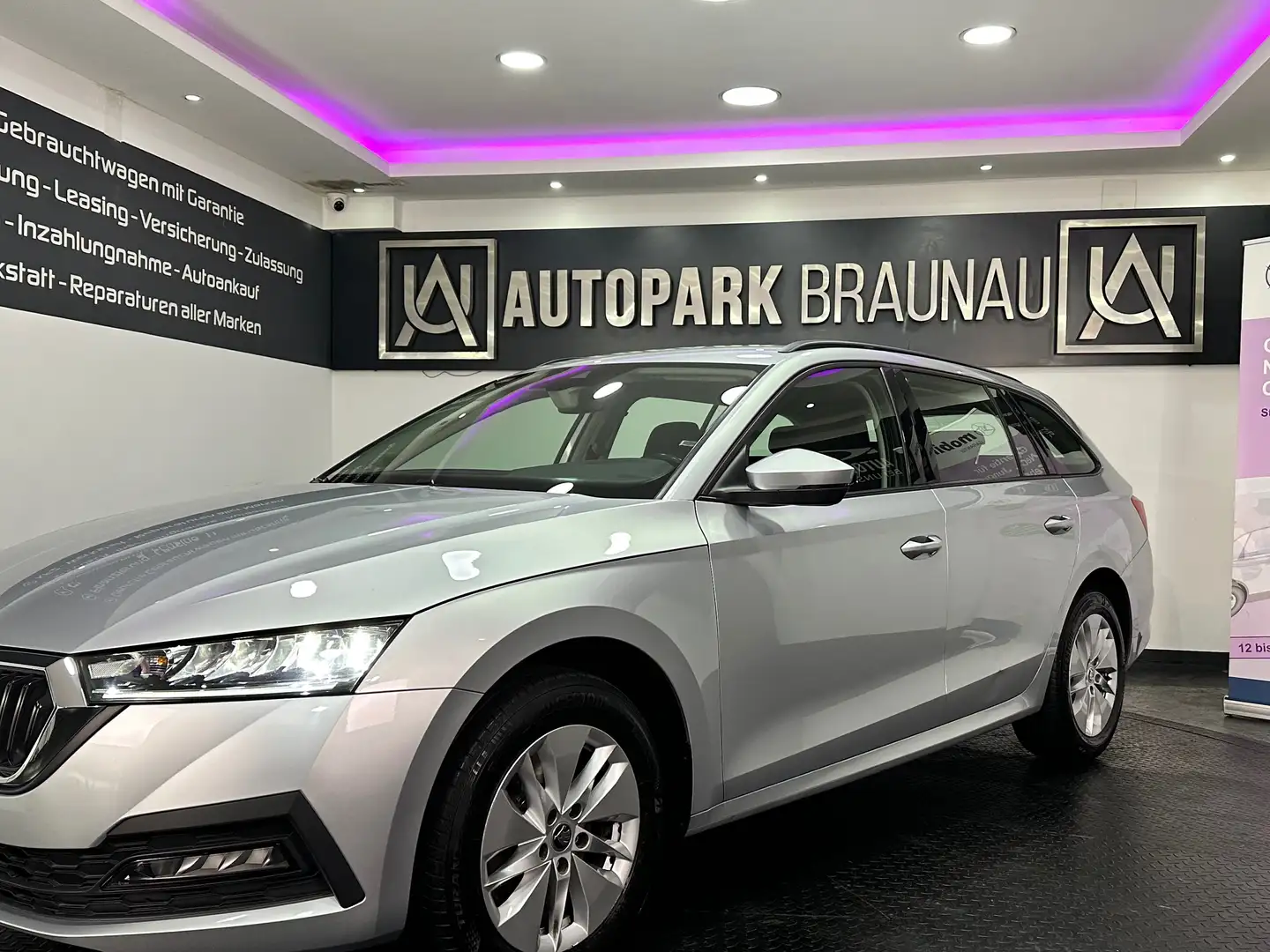 Skoda Octavia Ambition 4x4 TDI DSG *1.BESITZ*LED*CARPLAY* Grijs - 2