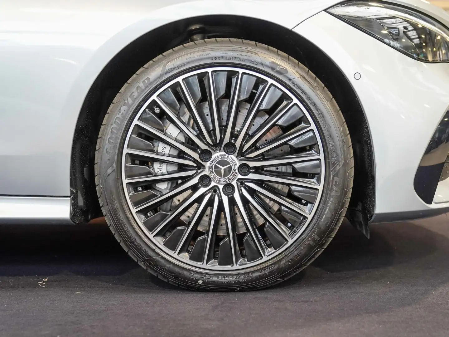 Mercedes-Benz CLE 450 CLE 450 4M Cabrio AMG Line rotes Dach Burmester Silber - 2