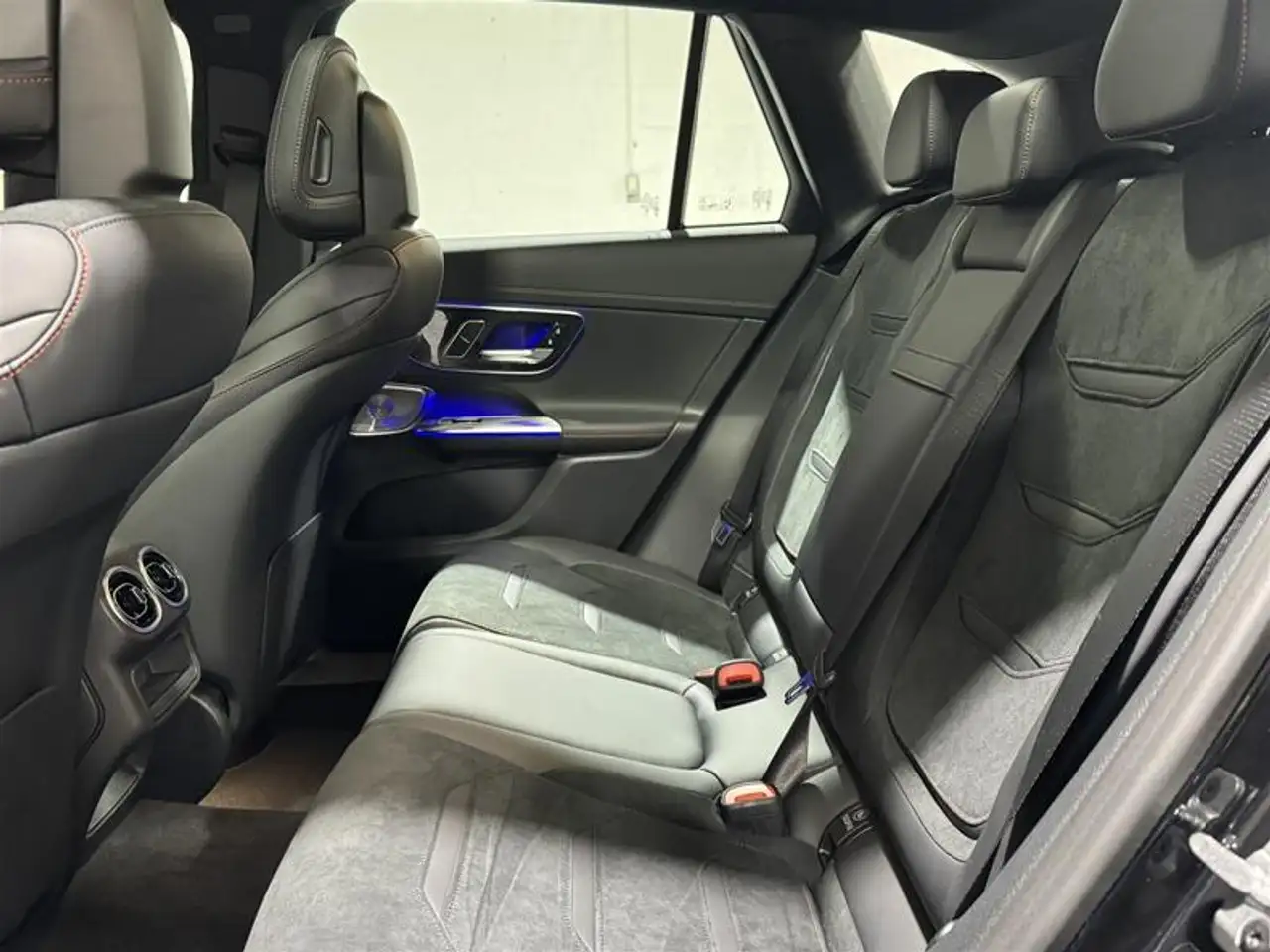 Mercedes-Benz GLC снимка Mercedes-Benz GLC