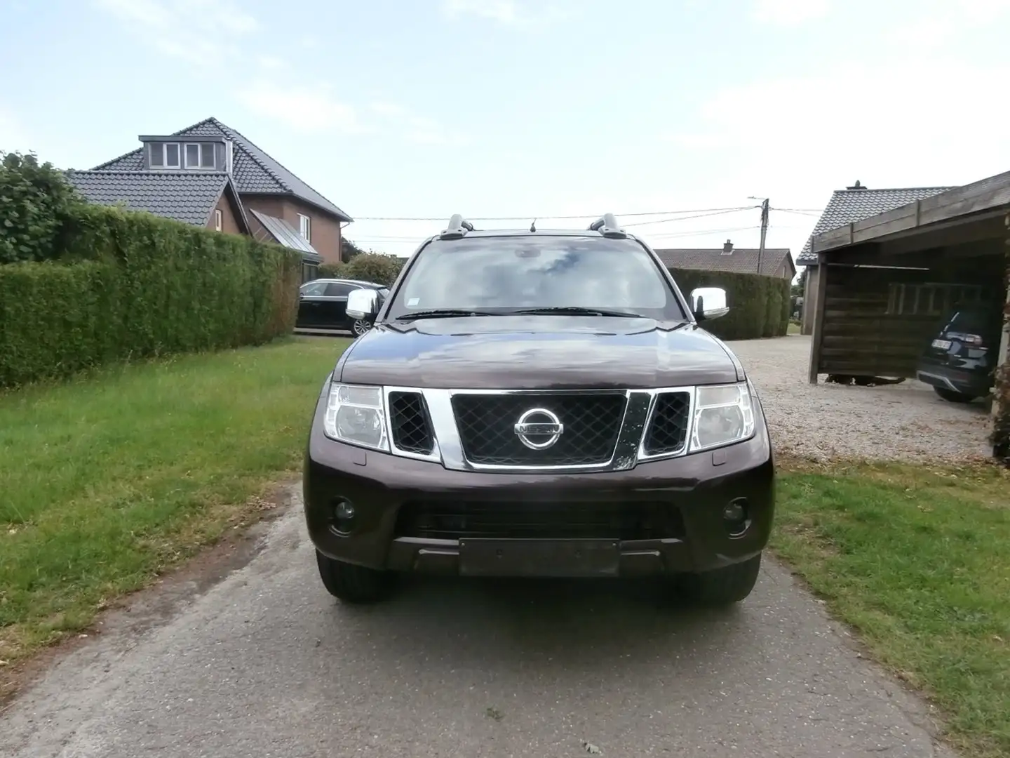 Nissan Navara 3.0 dCi V6 4x4 LE Exec.Pack+IT DPF(E5) Marrón - 2