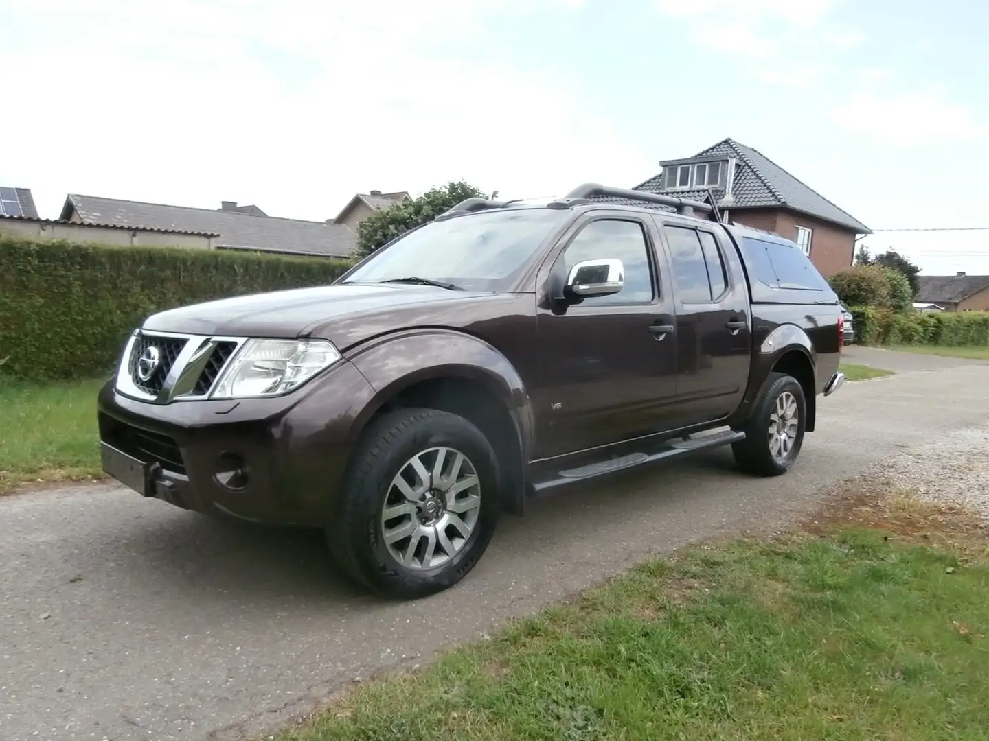 Nissan Navara 3.0 dCi V6 4x4 LE Exec.Pack+IT DPF(E5) Marrón - 1