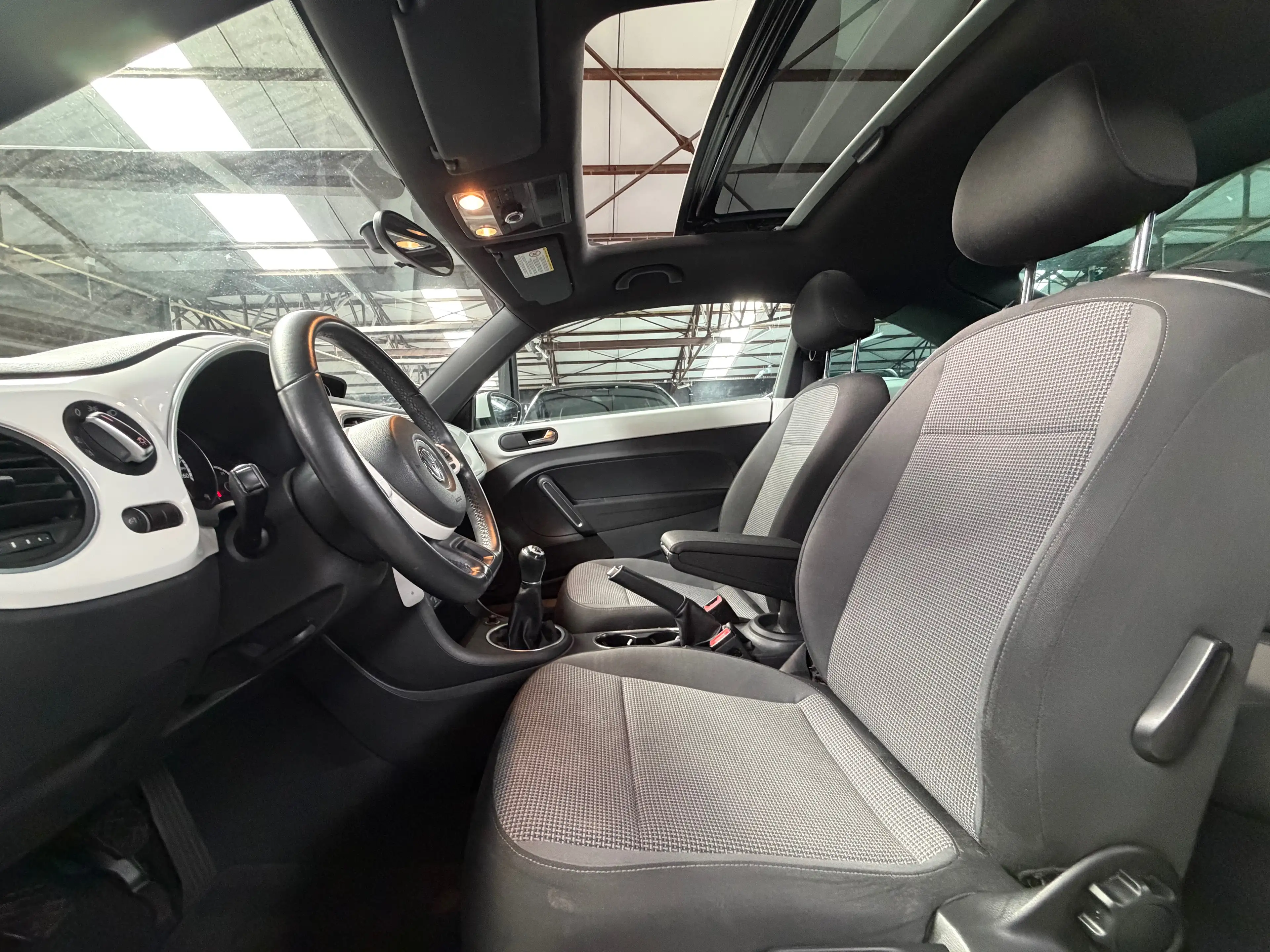 Volkswagen Beetle 1.2 TSI Design BMT * PANO * GPS * XENON * RADAR * CLIM * GARANTIE — photo 8