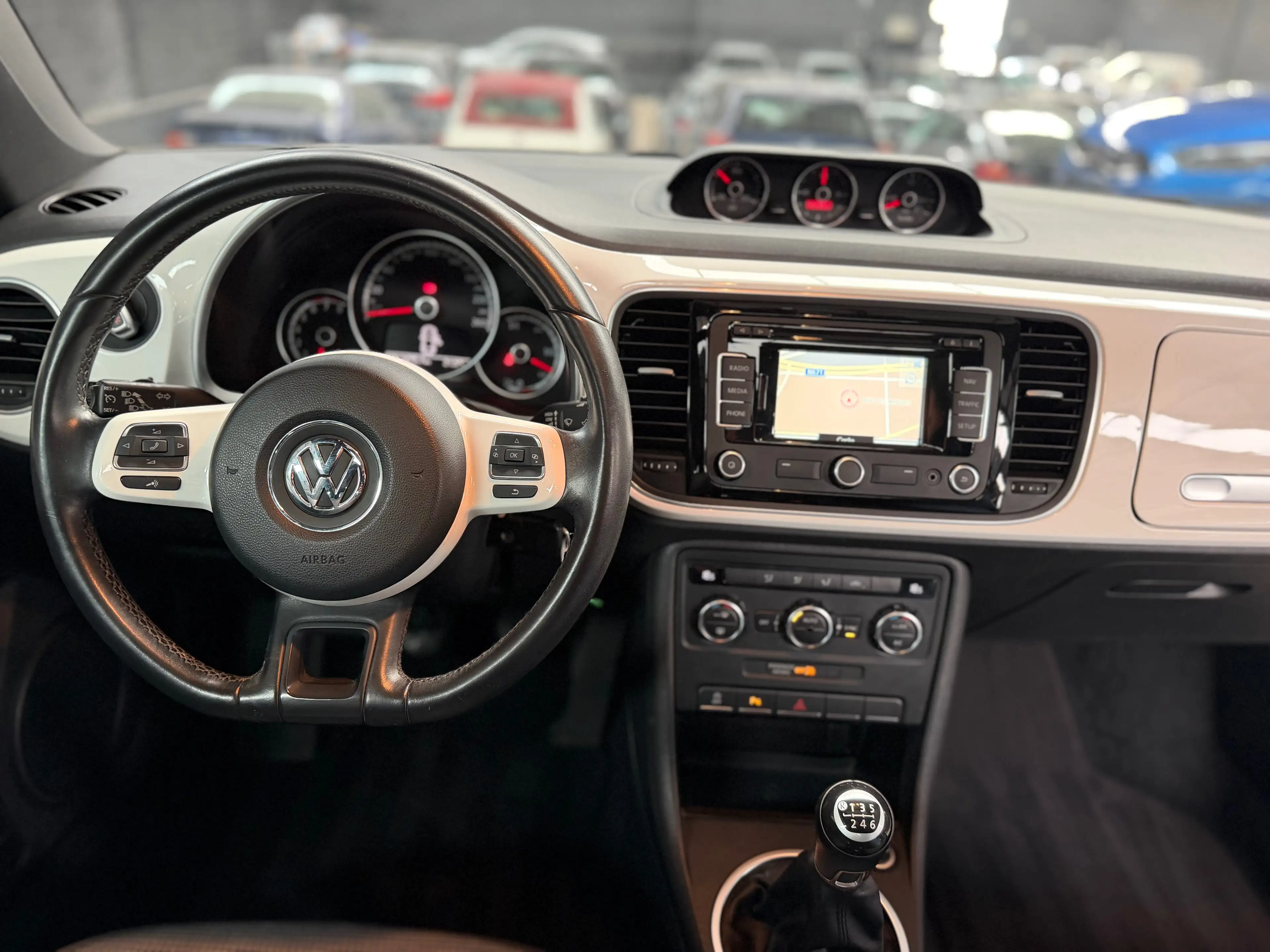 Volkswagen Beetle 1.2 TSI Design BMT * PANO * GPS * XENON * RADAR * CLIM * GARANTIE — photo 10