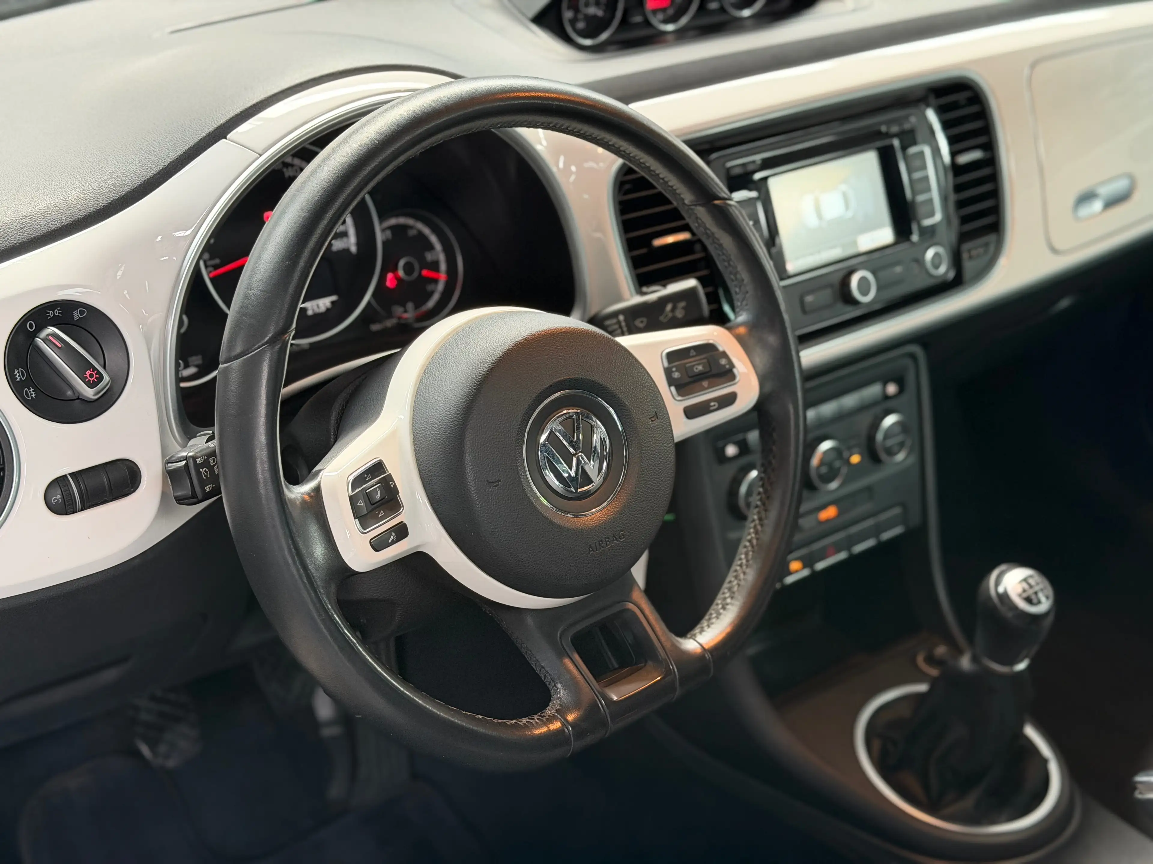 Volkswagen Beetle 1.2 TSI Design BMT * PANO * GPS * XENON * RADAR * CLIM * GARANTIE — photo 7