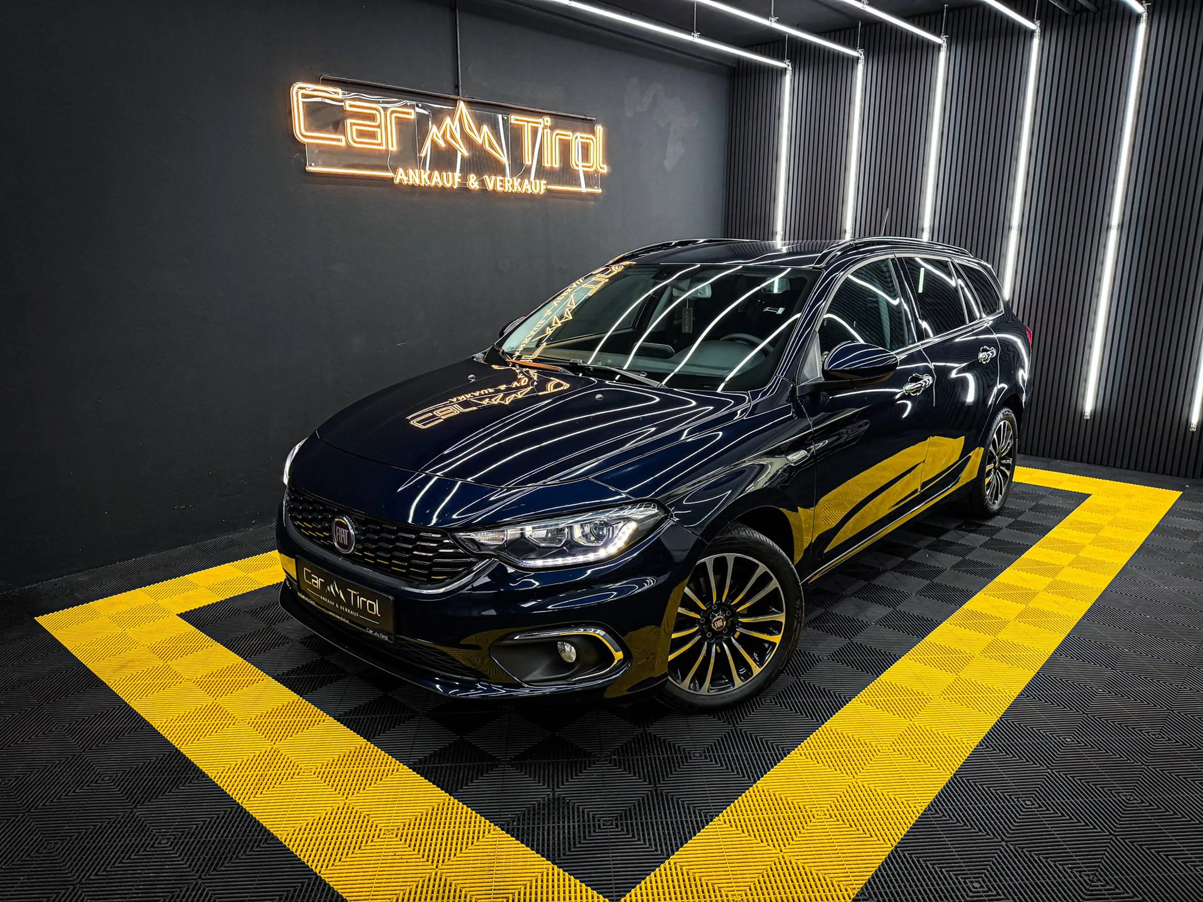 Fiat Tipo TIPO 1,6 MULTIJET II 120 Start & Stop Lounge | ERSTBESITZT | WENIG KM | PENSIONISTENFAHRZEUNG | RÜCKFAHRKAMERA — photo 2