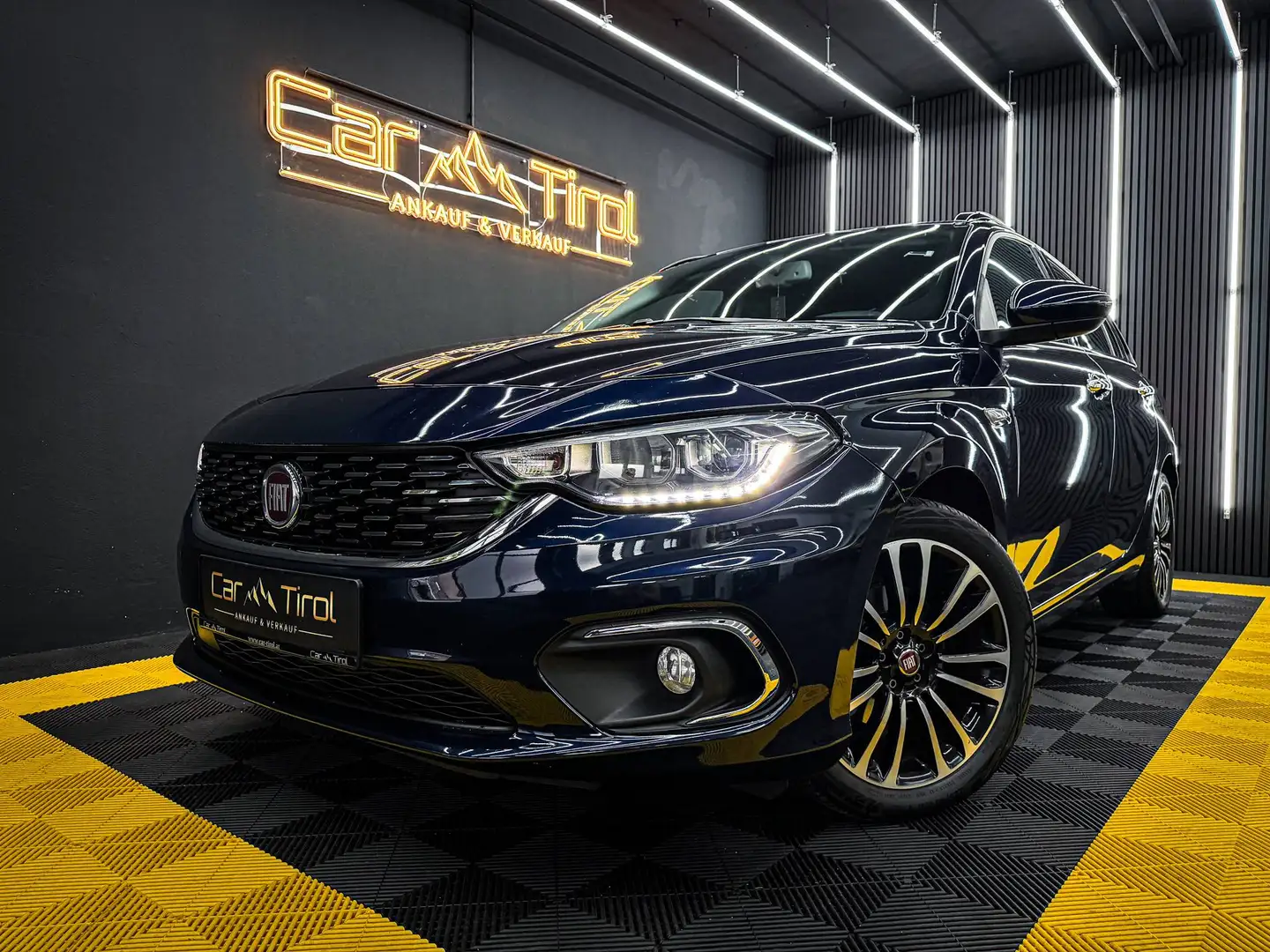 Fiat Tipo TIPO 1,6 MULTIJET II 120 Start & Stop Lounge | ERSTBESITZT | WENIG KM | PENSIONISTENFAHRZEUNG | RÜCKFAHRKAMERA Blau - 1