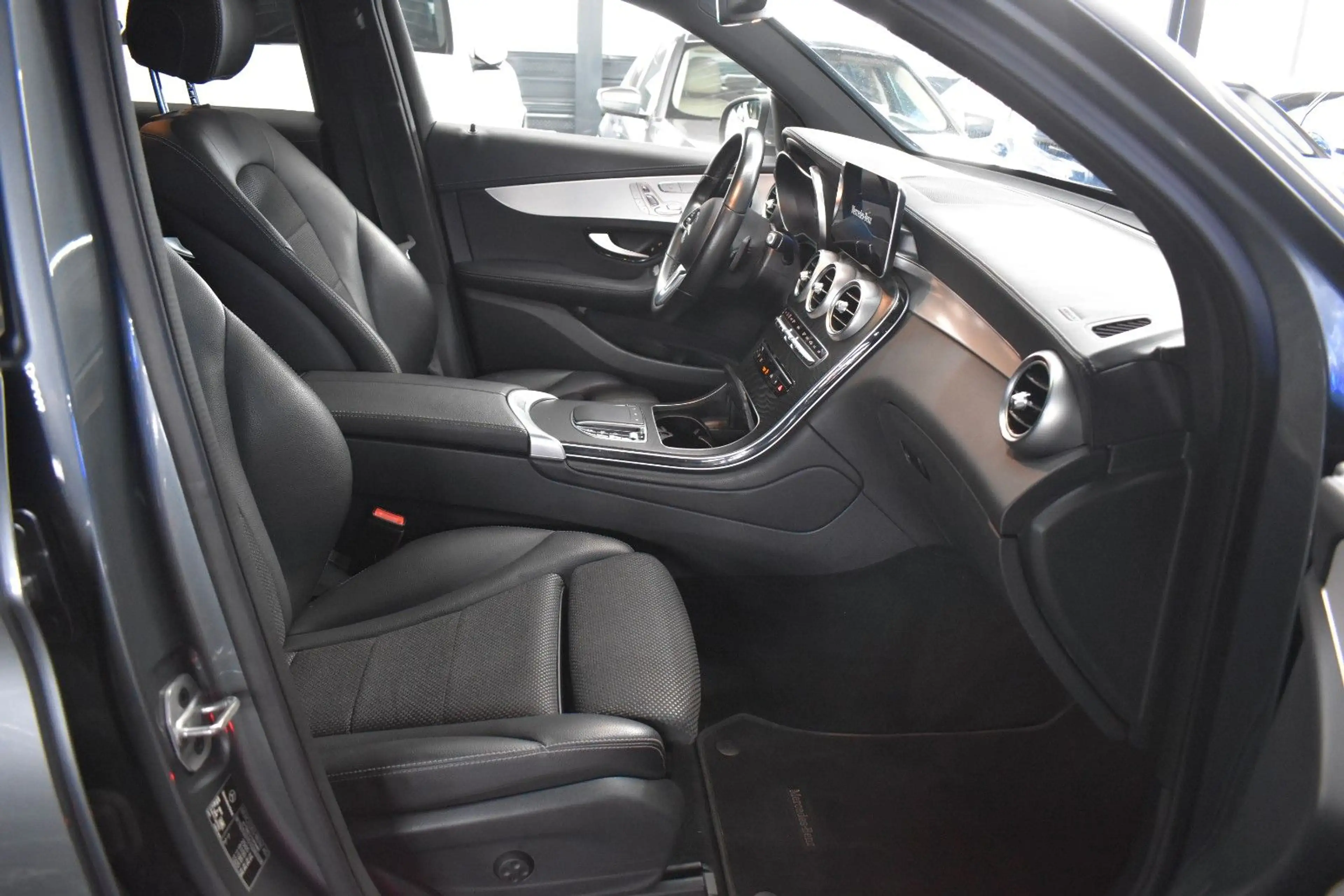 Mercedes-Benz GLC 220 d COUPE 4Matic*SCHIEBEDACH*KAMERA*LED* — photo 7