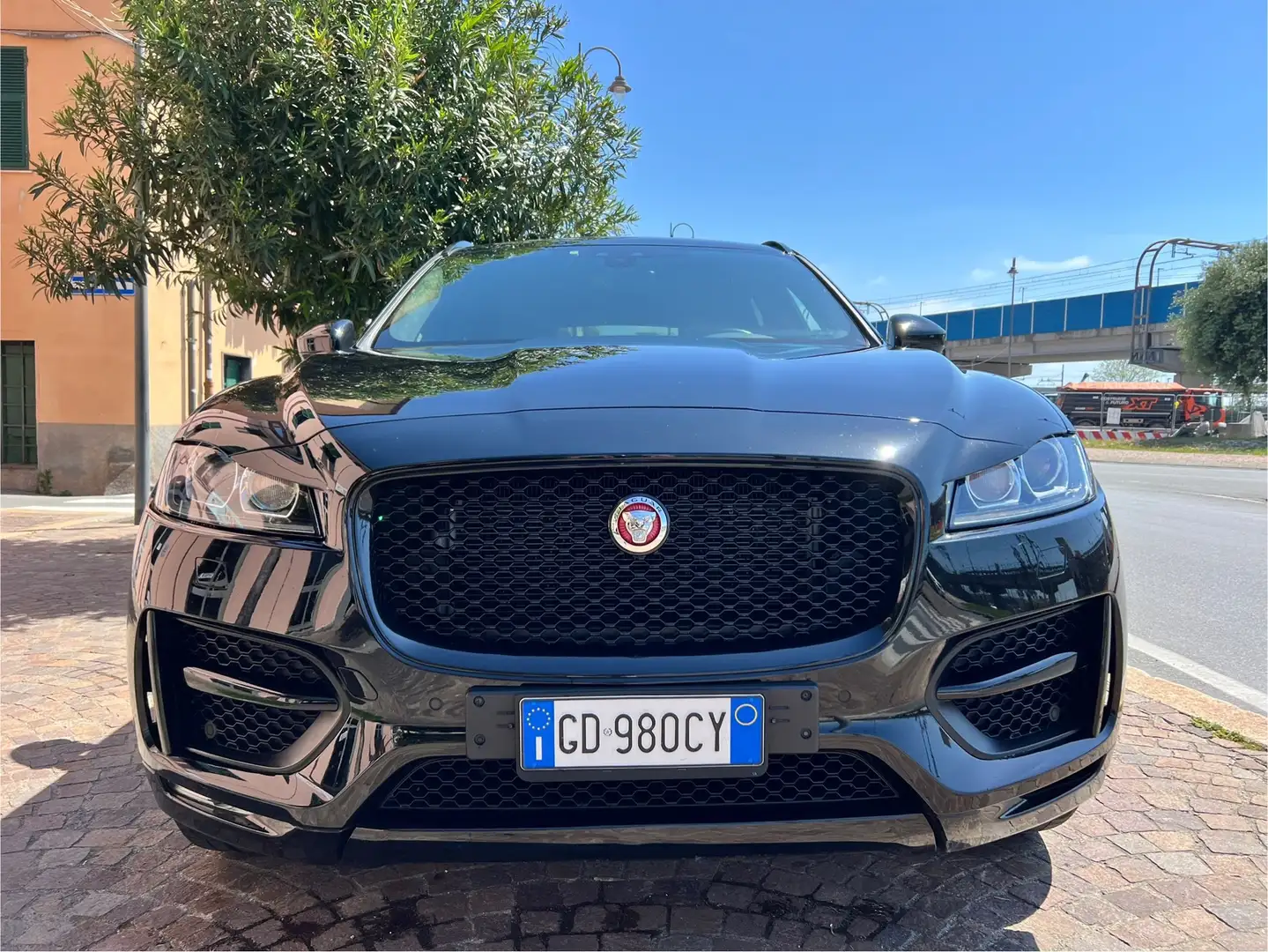 Jaguar F-Pace F-Pace 2.0d i4 R-Dynamic awd 180cv auto my19 Noir - 2