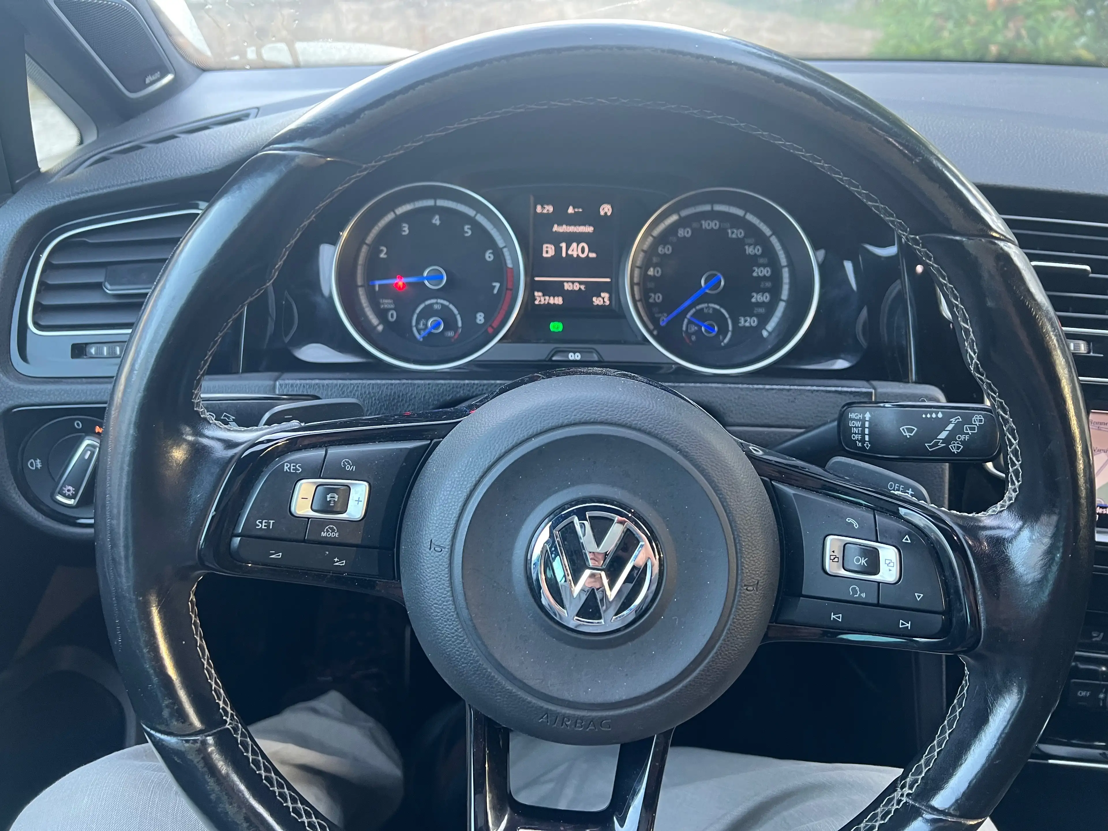 Volkswagen Golf R — photo 7