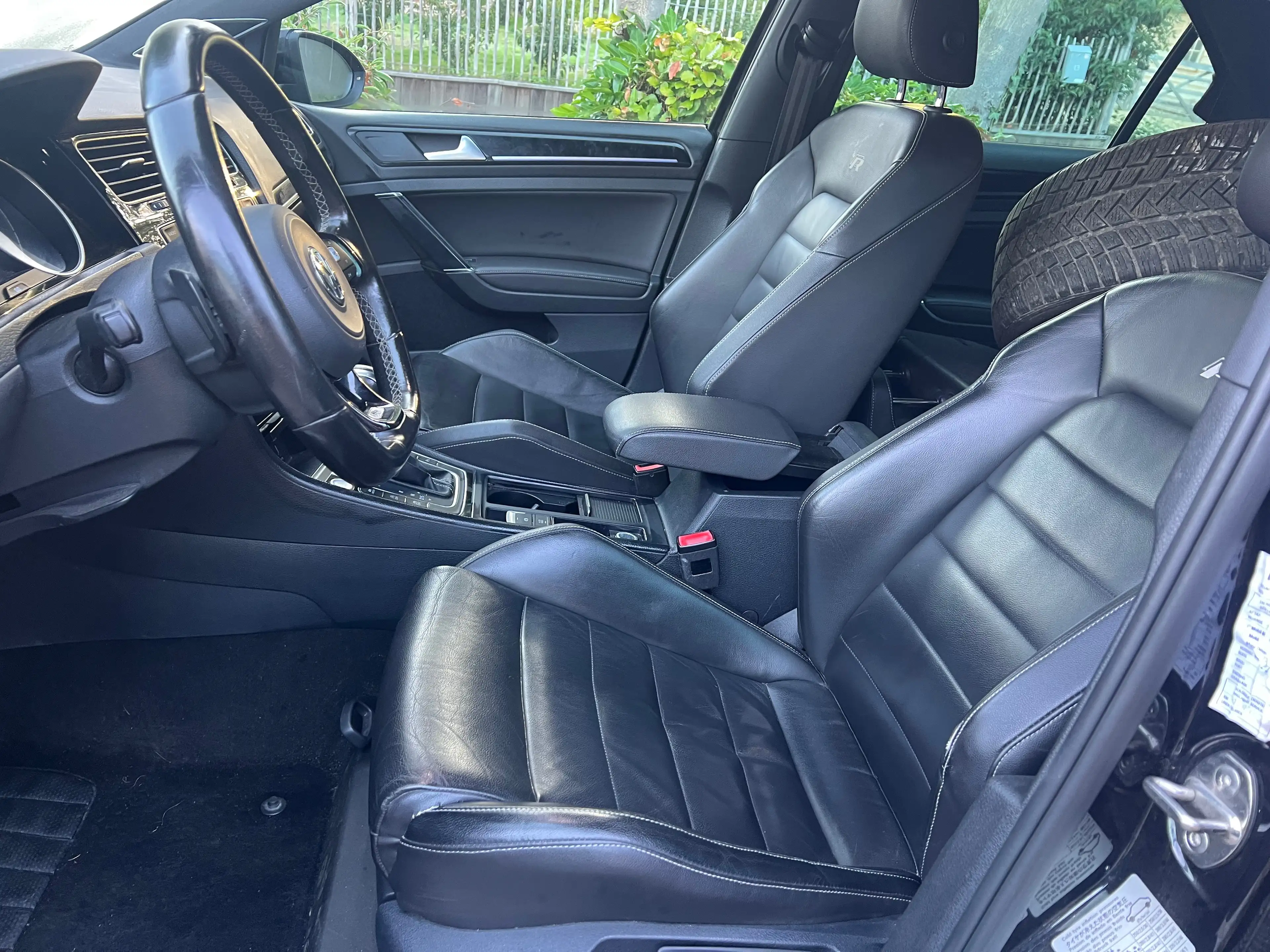 Volkswagen Golf R — photo 10