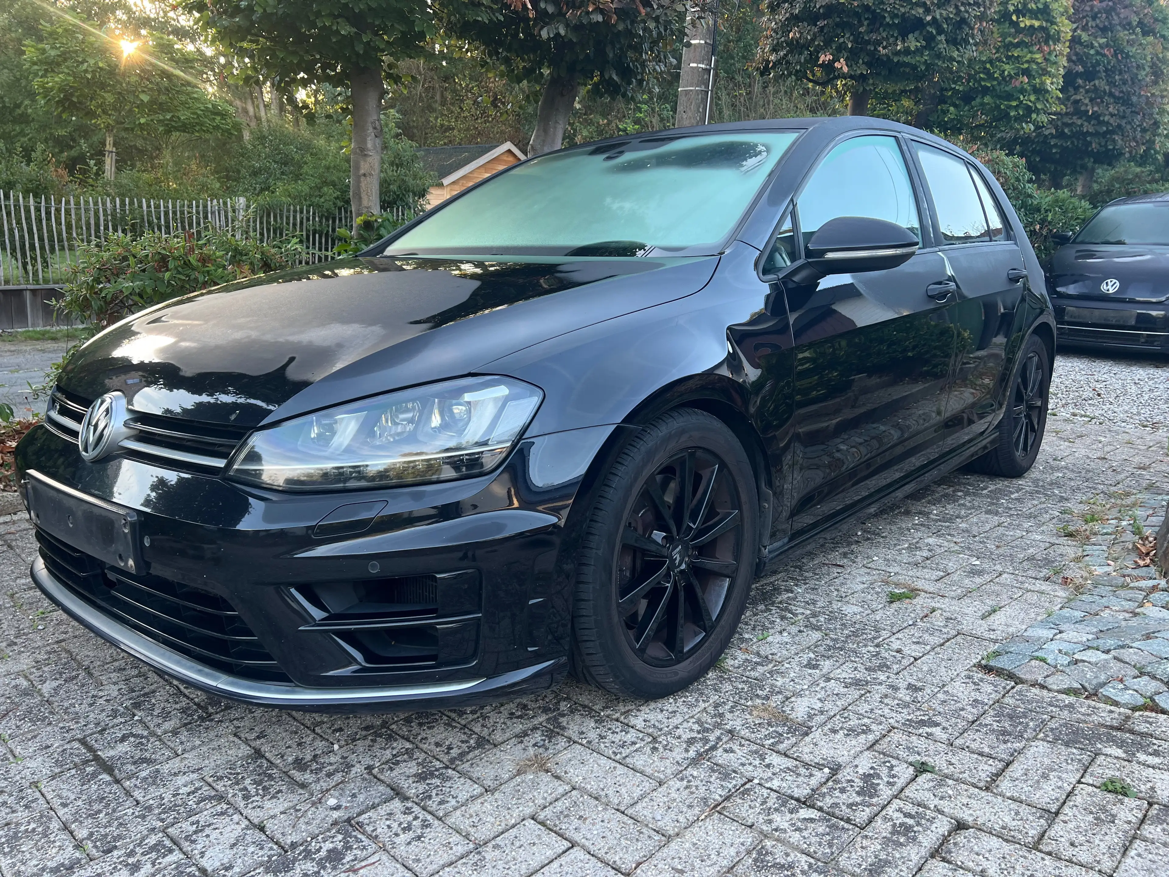 Volkswagen Golf R — photo 2