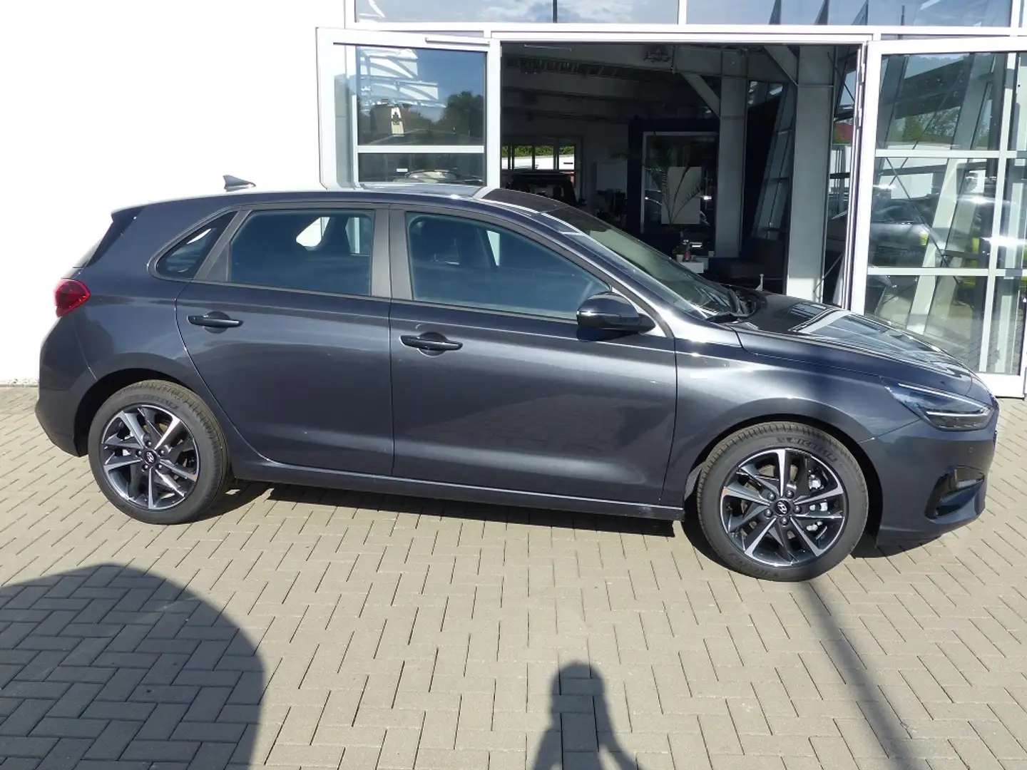 Hyundai i30 FL  1.5 Turbo 7-DCT Trend, LED, Navi, Komfortpake Grigio - 2