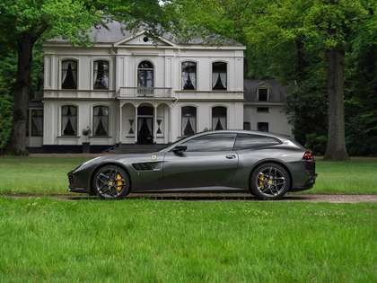 Ferrari GTC4 Lusso T 3.9 V8 | Lift | Pano-dak | Pass. display | 360 c