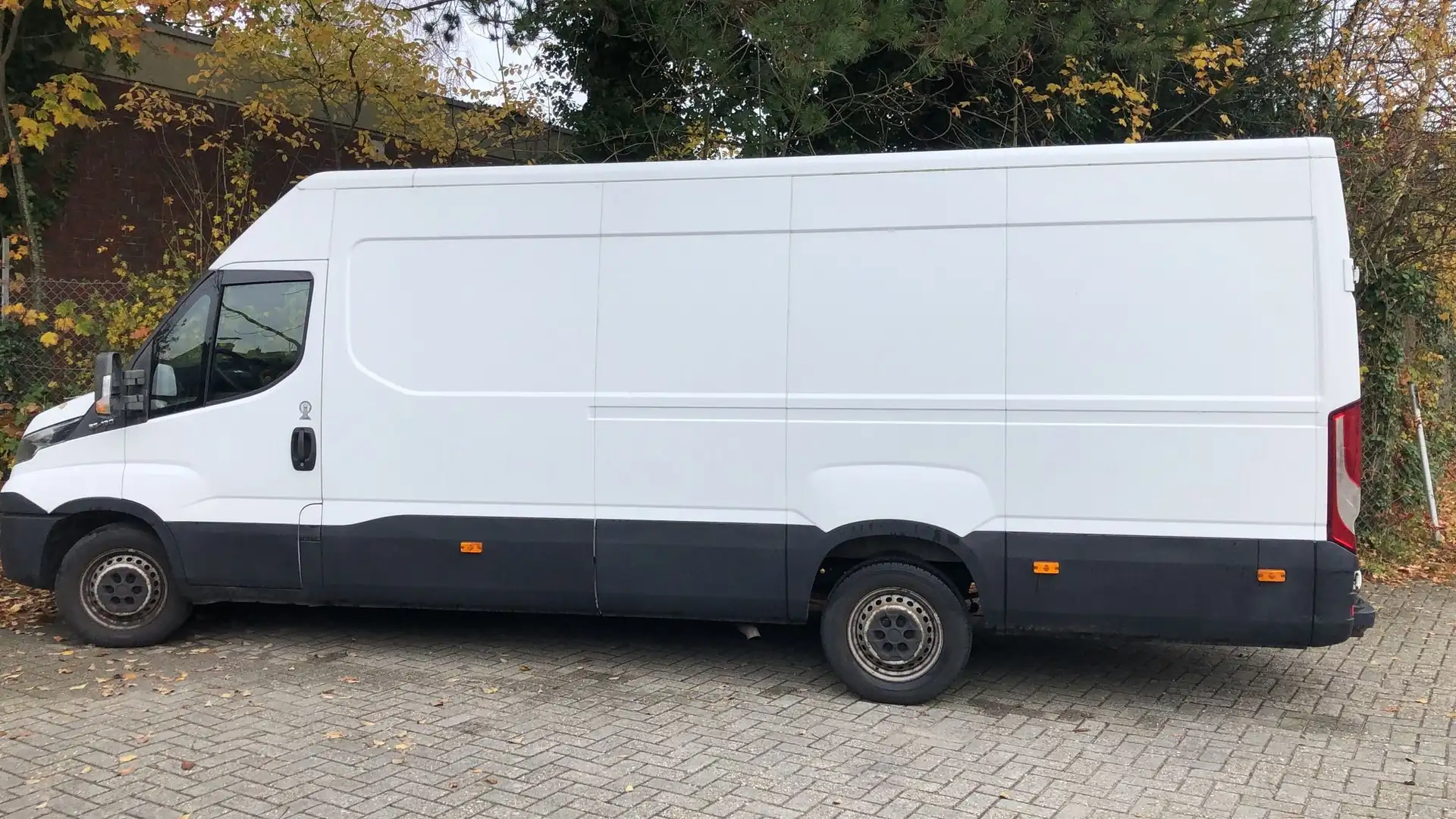 Iveco Daily 35 S 13 V Weiß - 1