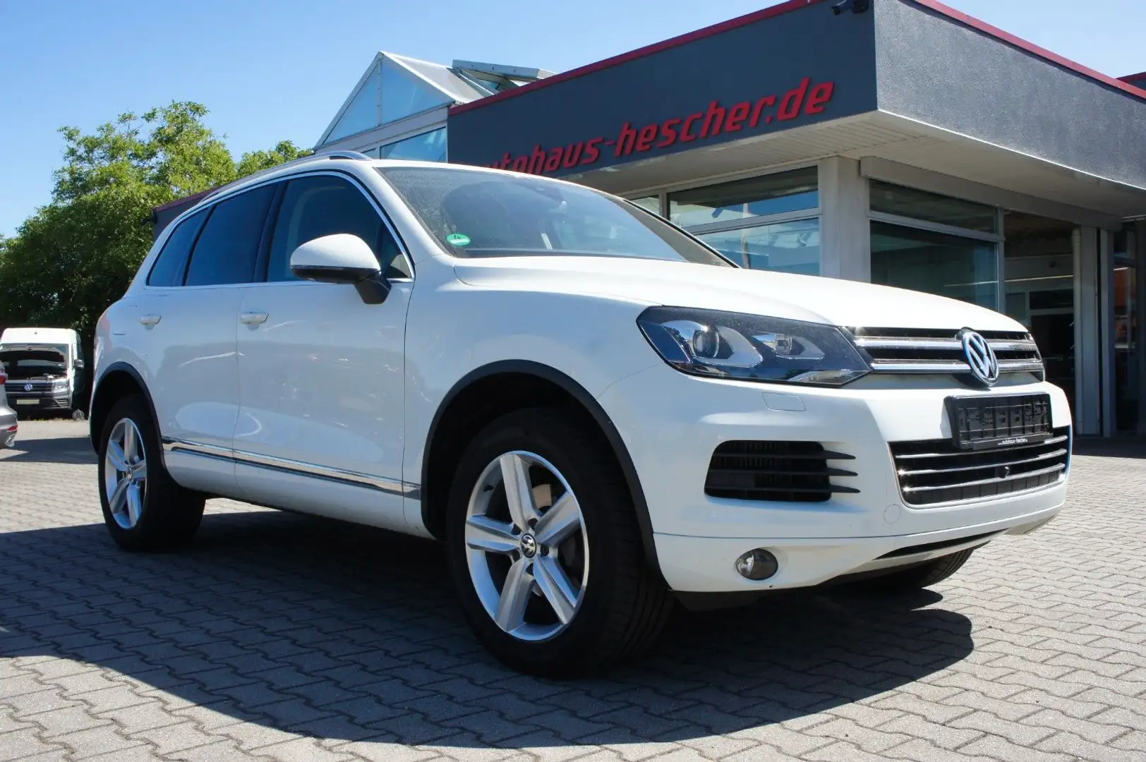 Volkswagen Touareg 3.0 TDI V6 4Motion tiptronic *STANDHZG* Wit - 2