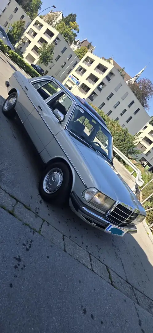 Mercedes-Benz E 230 W123 - 2