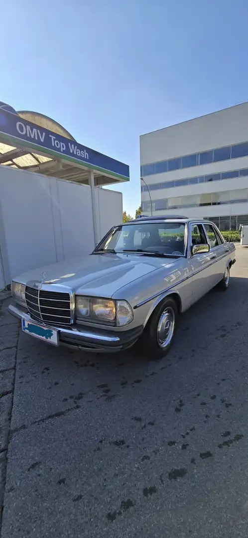 Mercedes-Benz E 230 W123 - 1