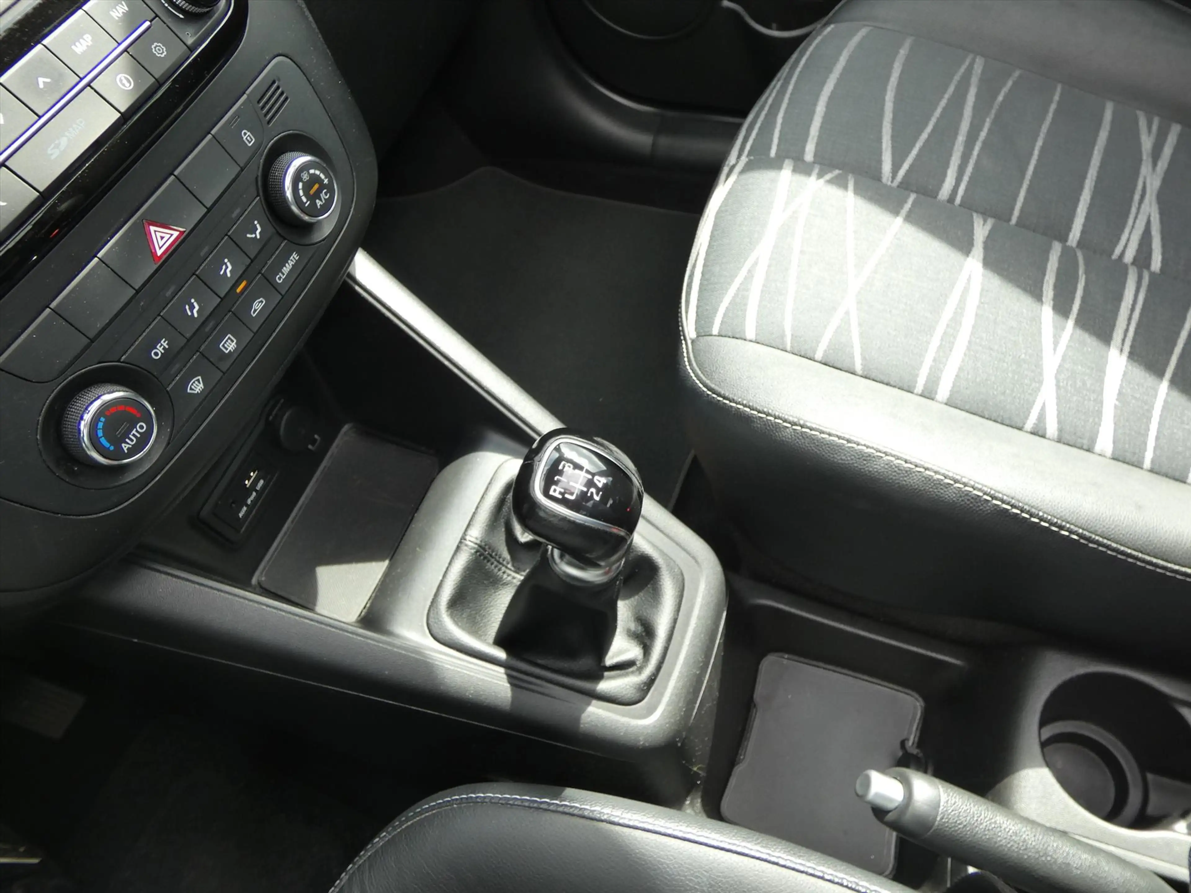 Kia Venga 1.4 CVVT 90pk Summer Edition / Trekhaak — photo 24