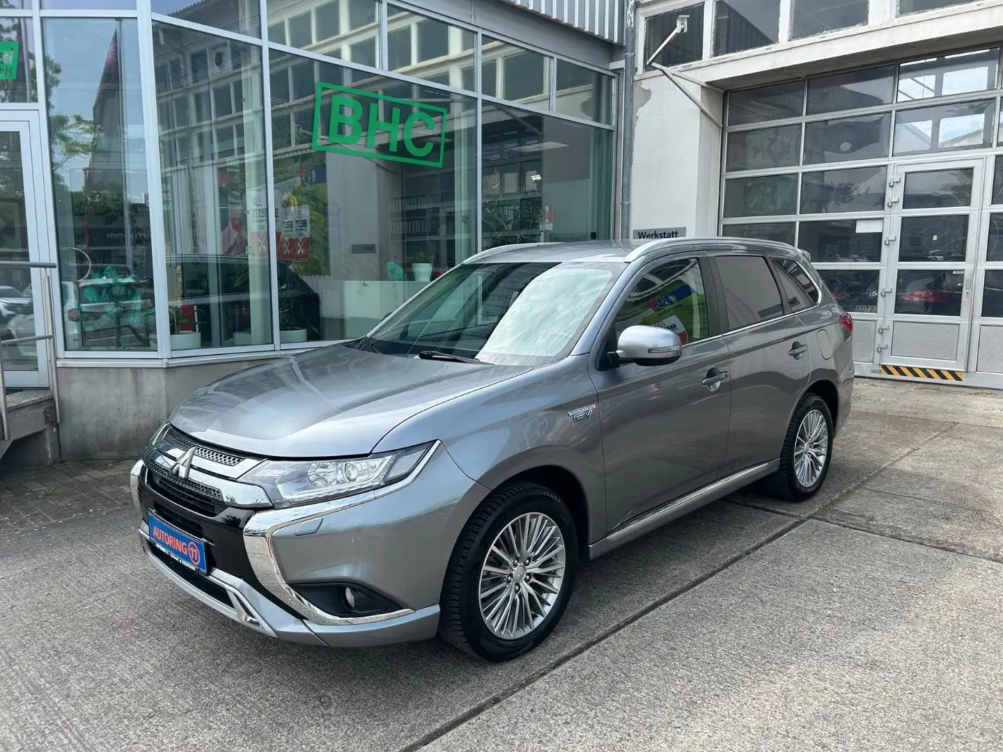 Mitsubishi Outlander 2.4 PHEV 4WD Diamant NAVI*KAMERA*AHK Grau - 2